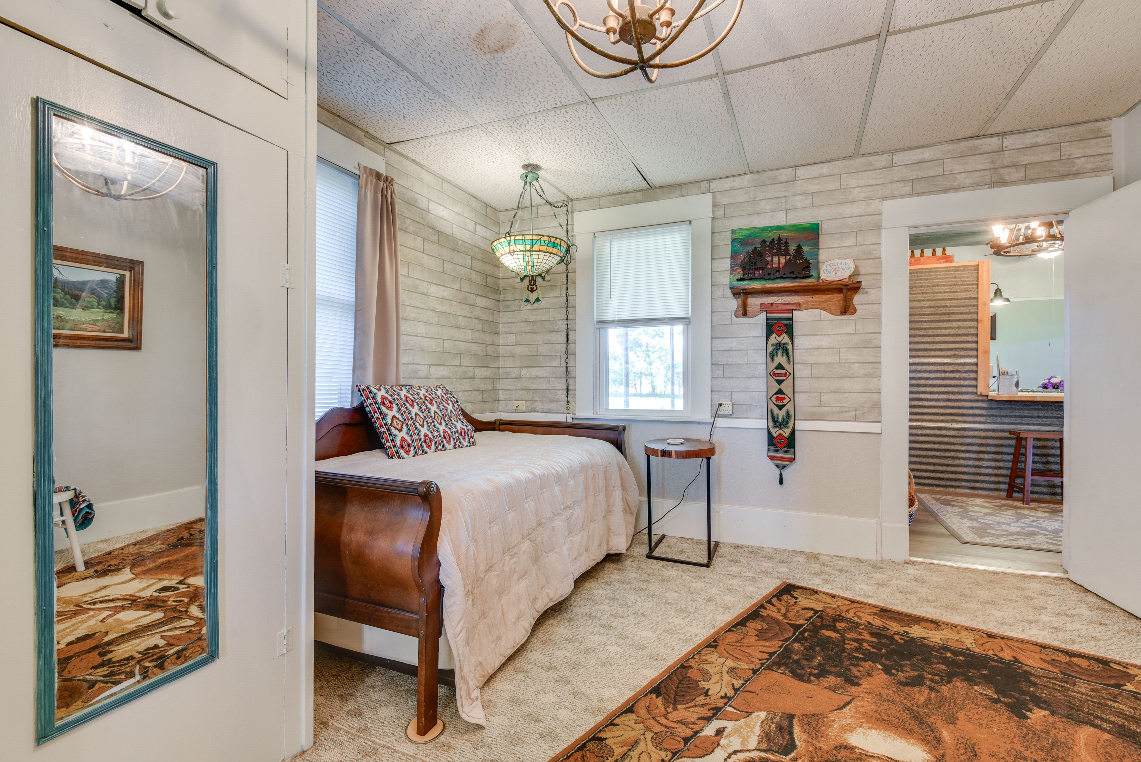 Bedroom 2 | Twin Daybed w/ Twin Trundle