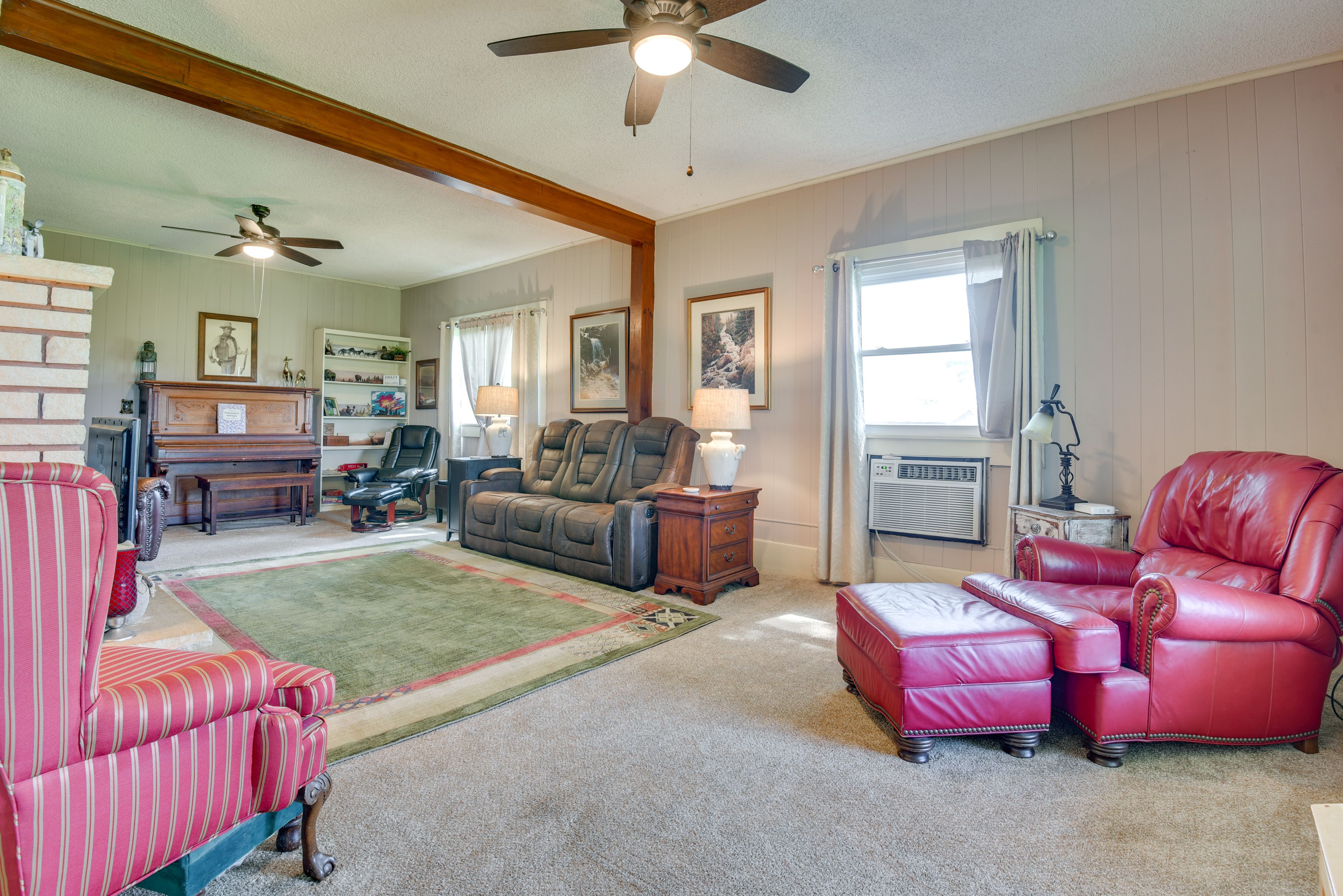 Living Room | Smart TV | Piano