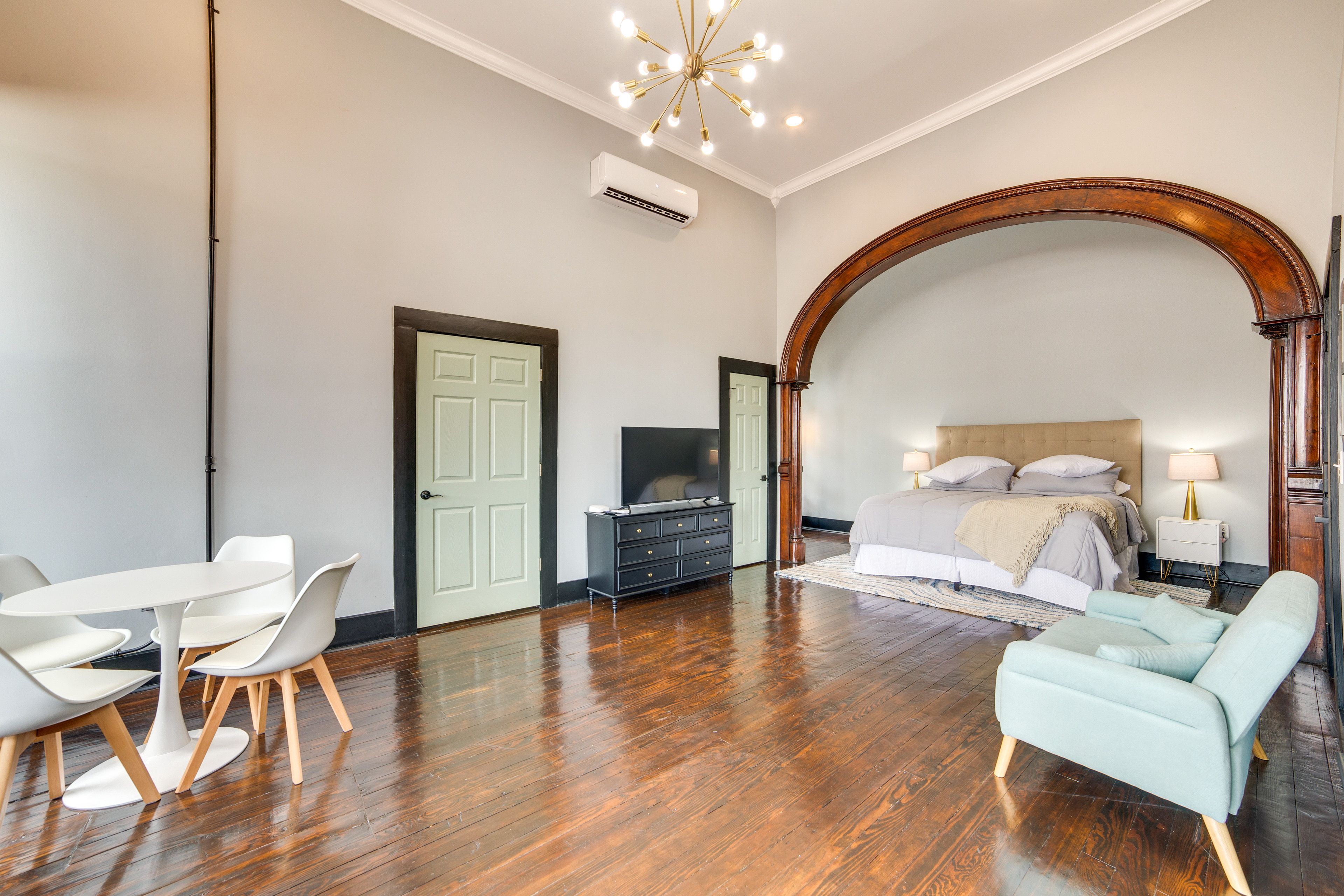 Living Area | Smart TV