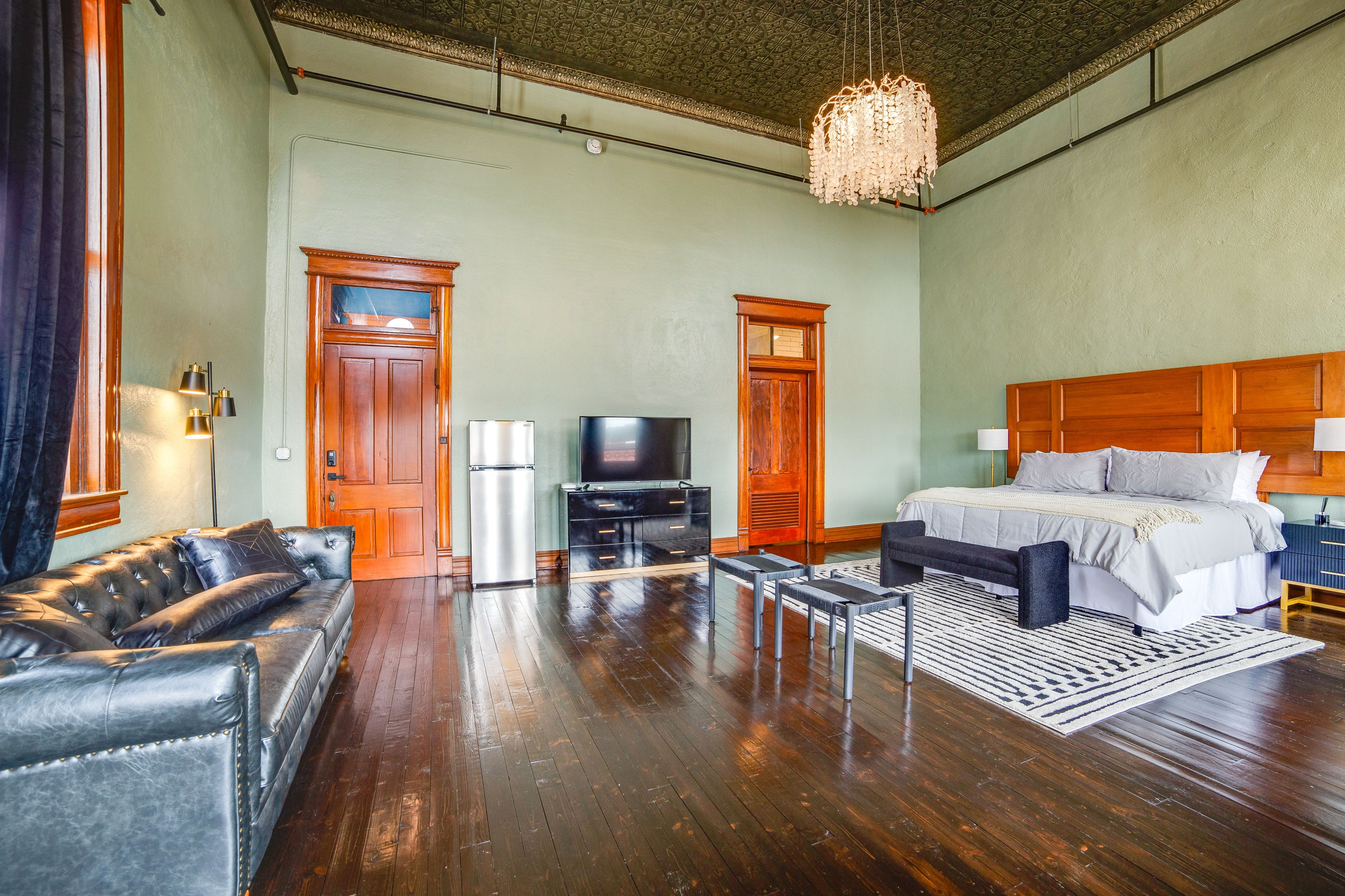 Studio | King Bed | Smart TV