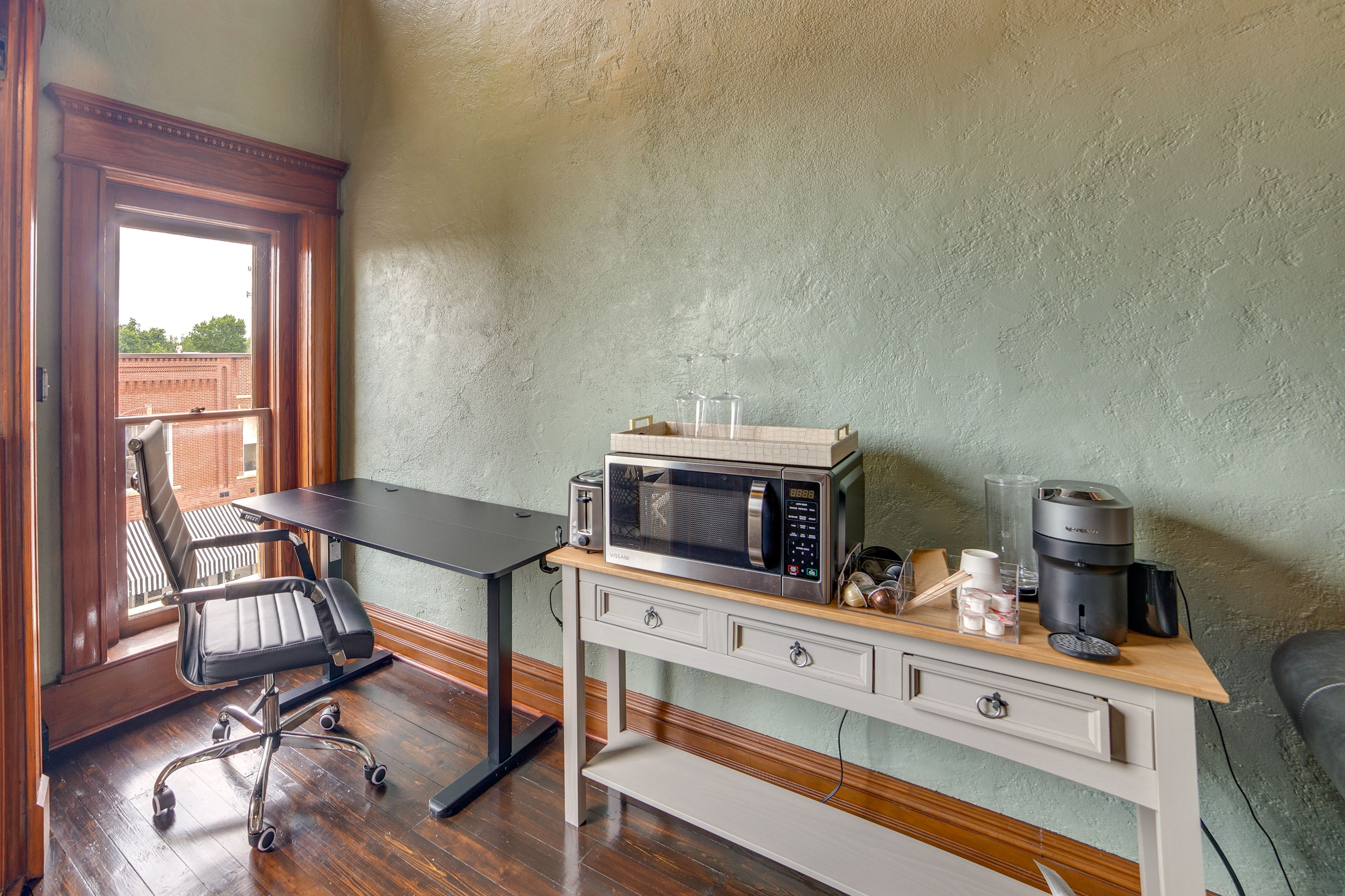 Kitchenette | Refrigerator | Workspace