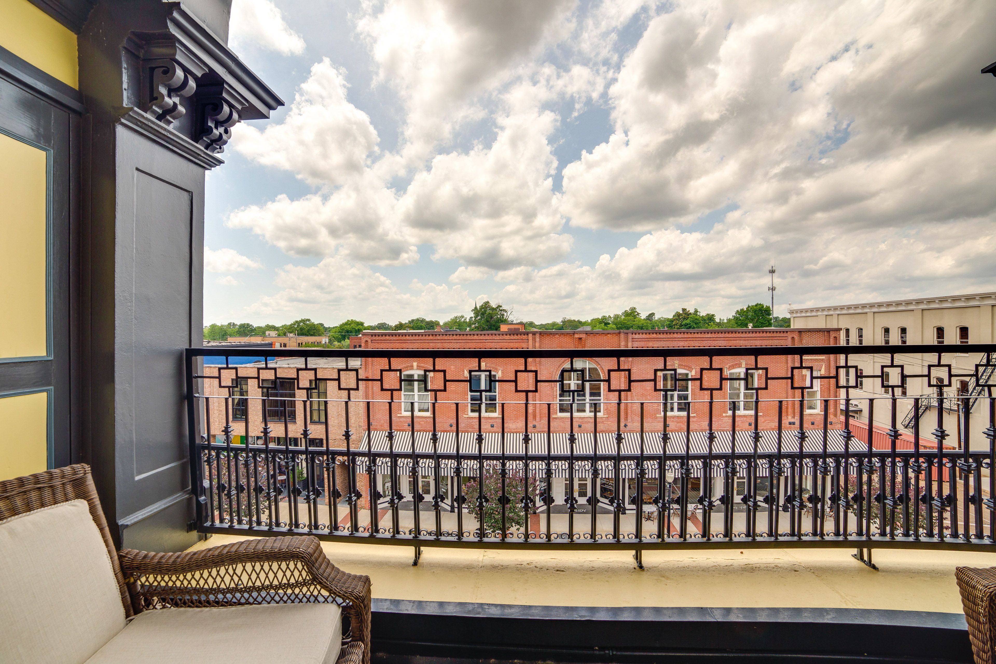 Private Balcony | Seating