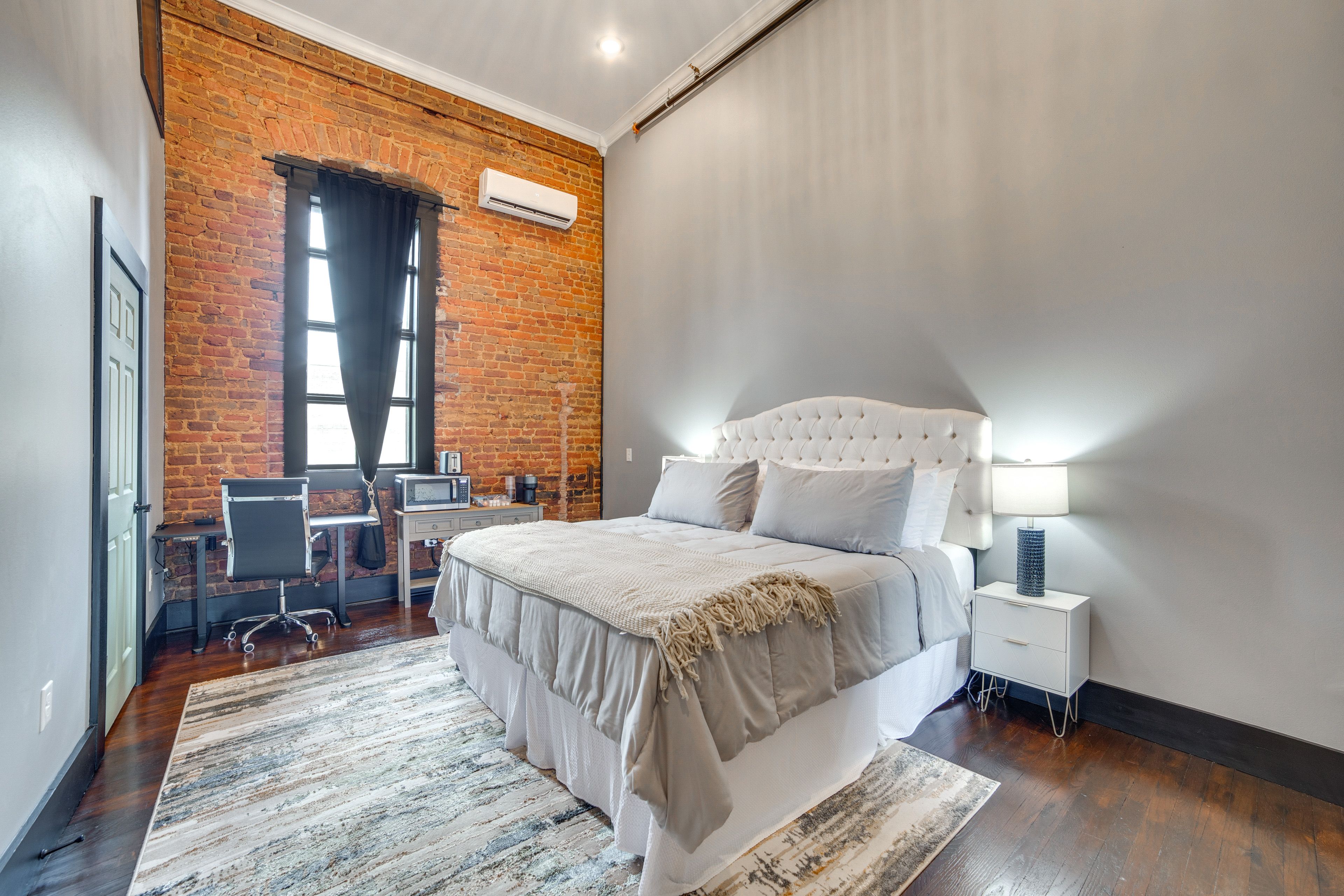 Marshall Vacation Rental | Studio | 1BA | Step-Free Access | 560 Sq Ft