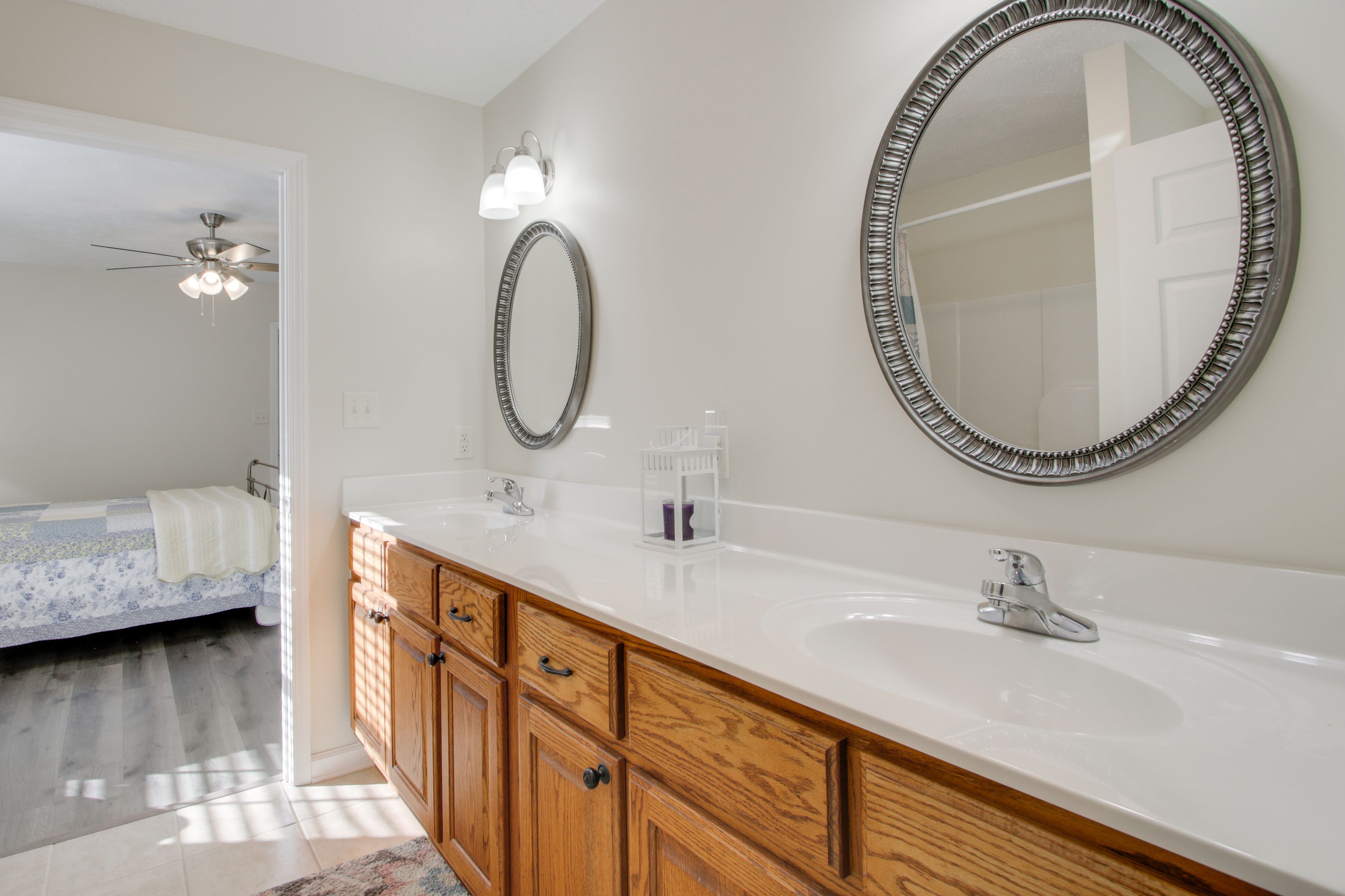 Full Bathroom | Towels Provided