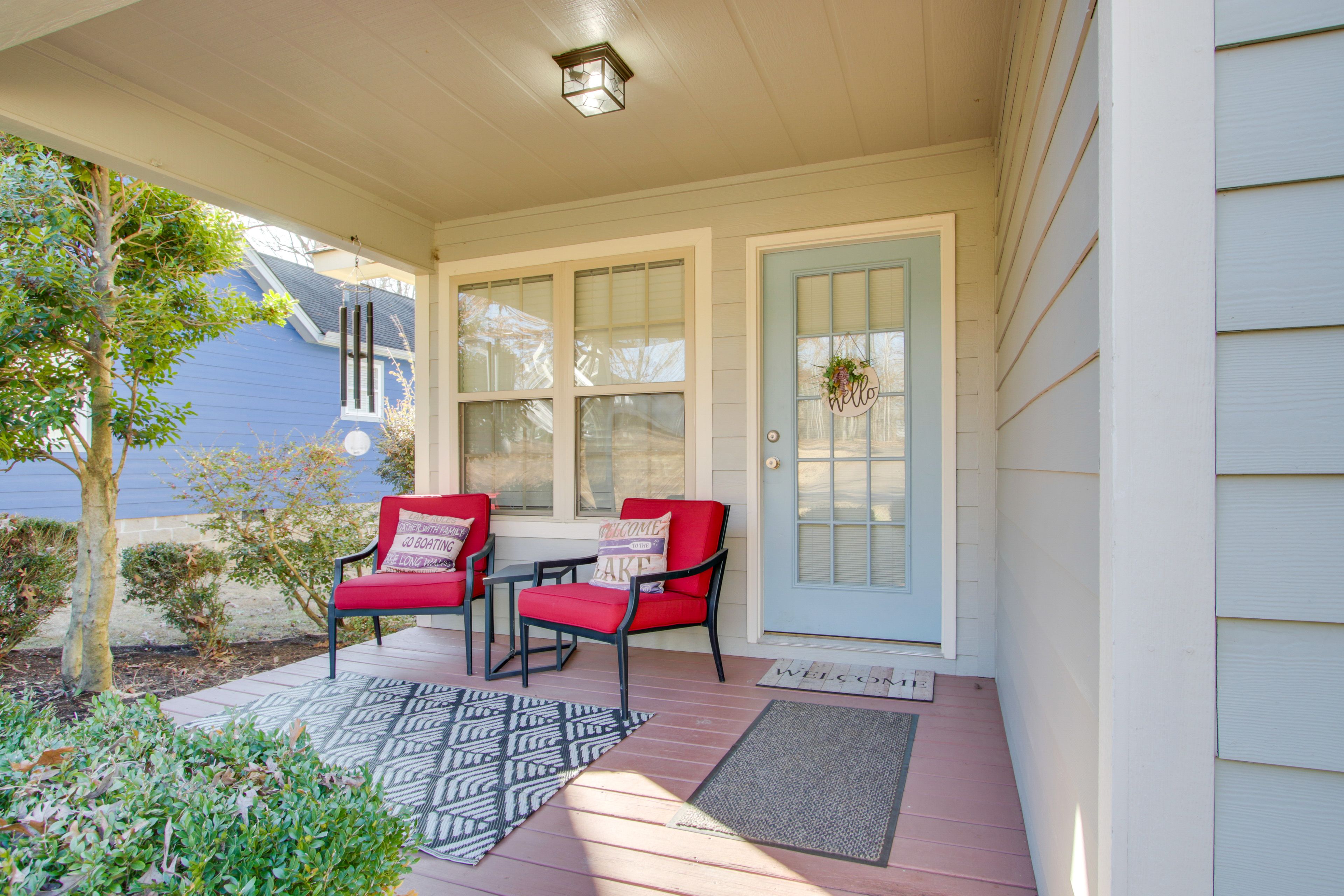 Covered Porch w/ Seating