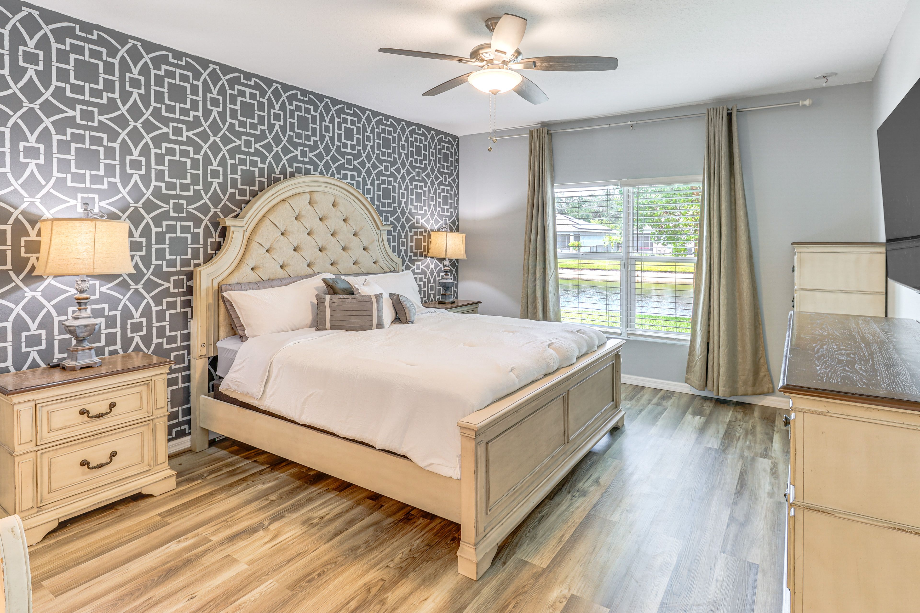 Bedroom 1 | King Bed | En-Suite Bathroom