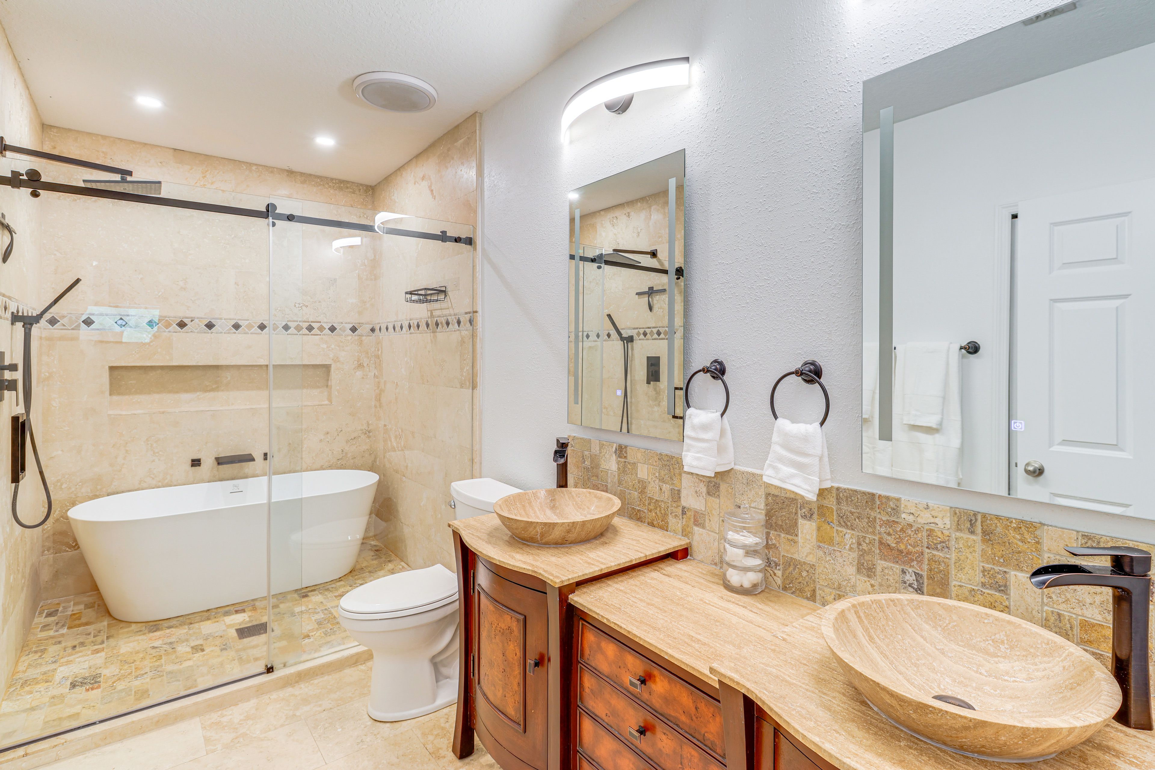 Full Bathroom | Soaking Tub