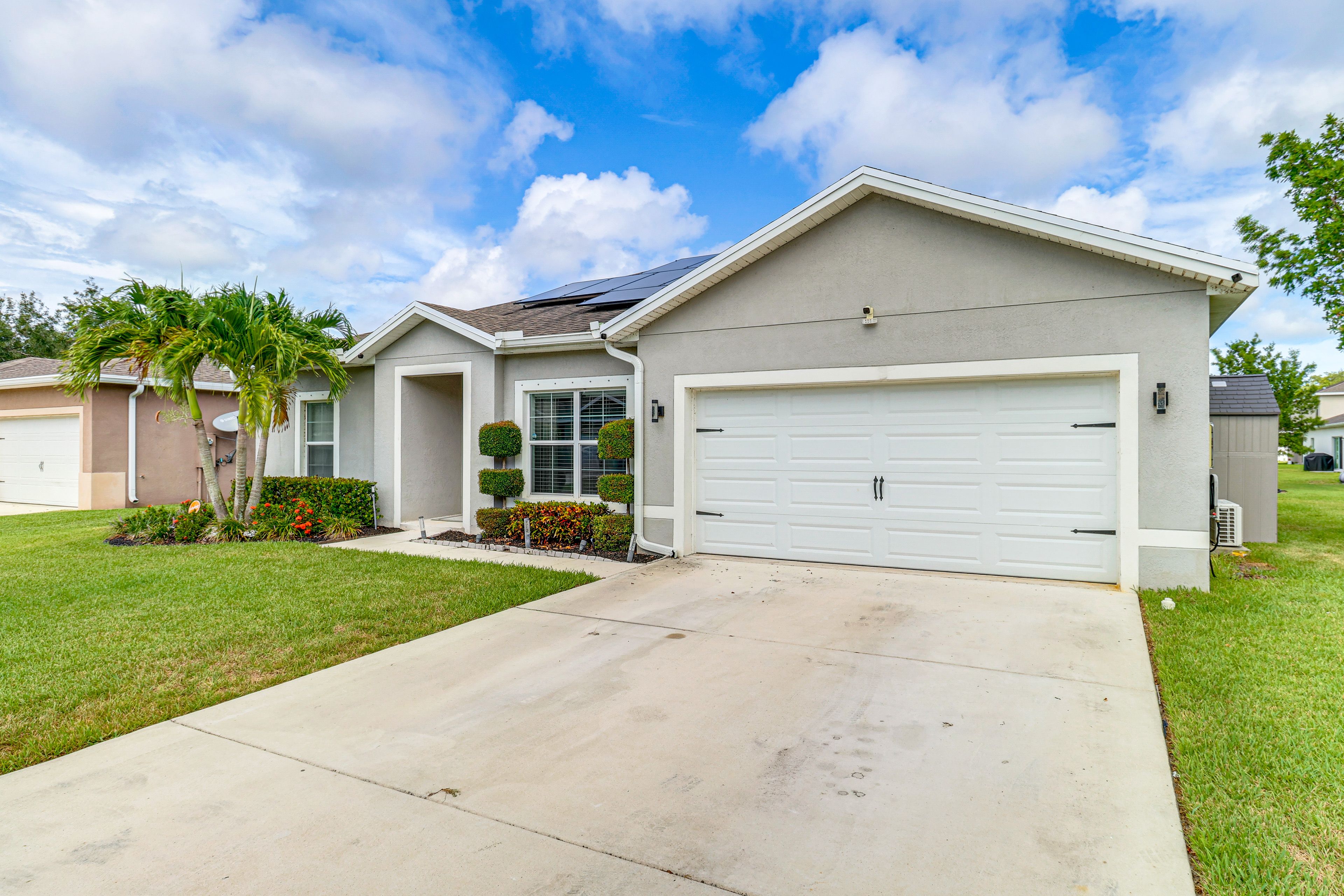 Home Exterior | Parking | Driveway (1 Vehicle)