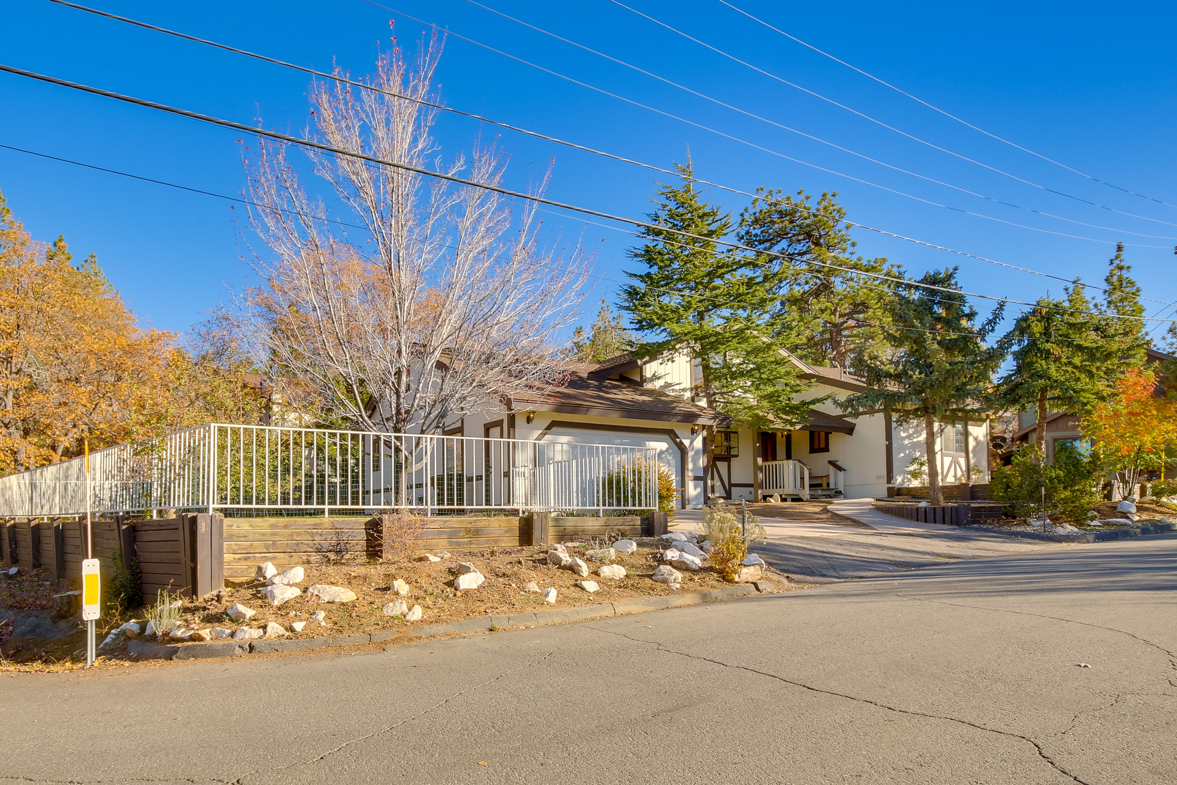 Parking | Driveway (4 Vehicles)