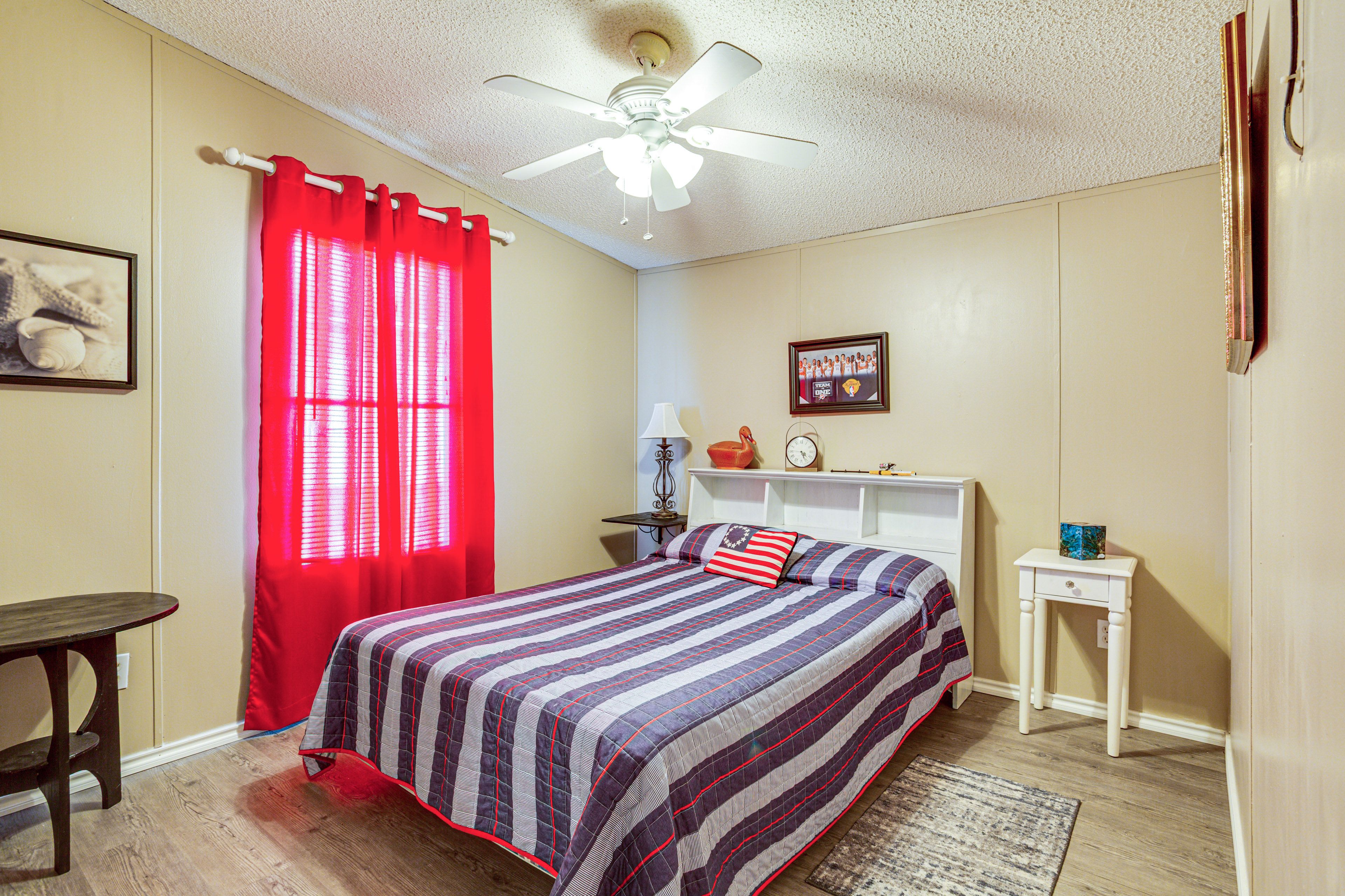 Bedroom 2 | Queen Bed