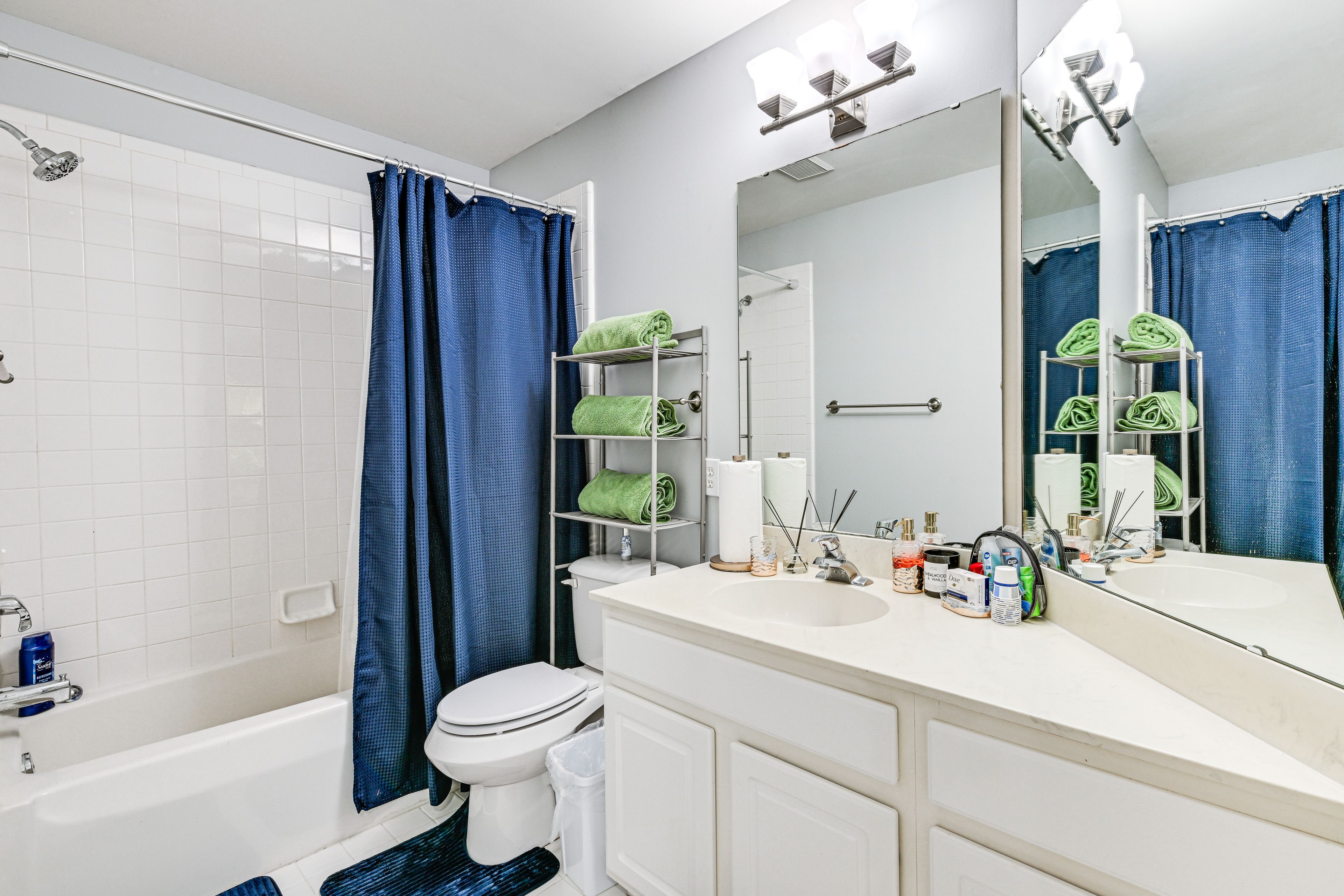 Full Bathroom | Complimentary Toiletries