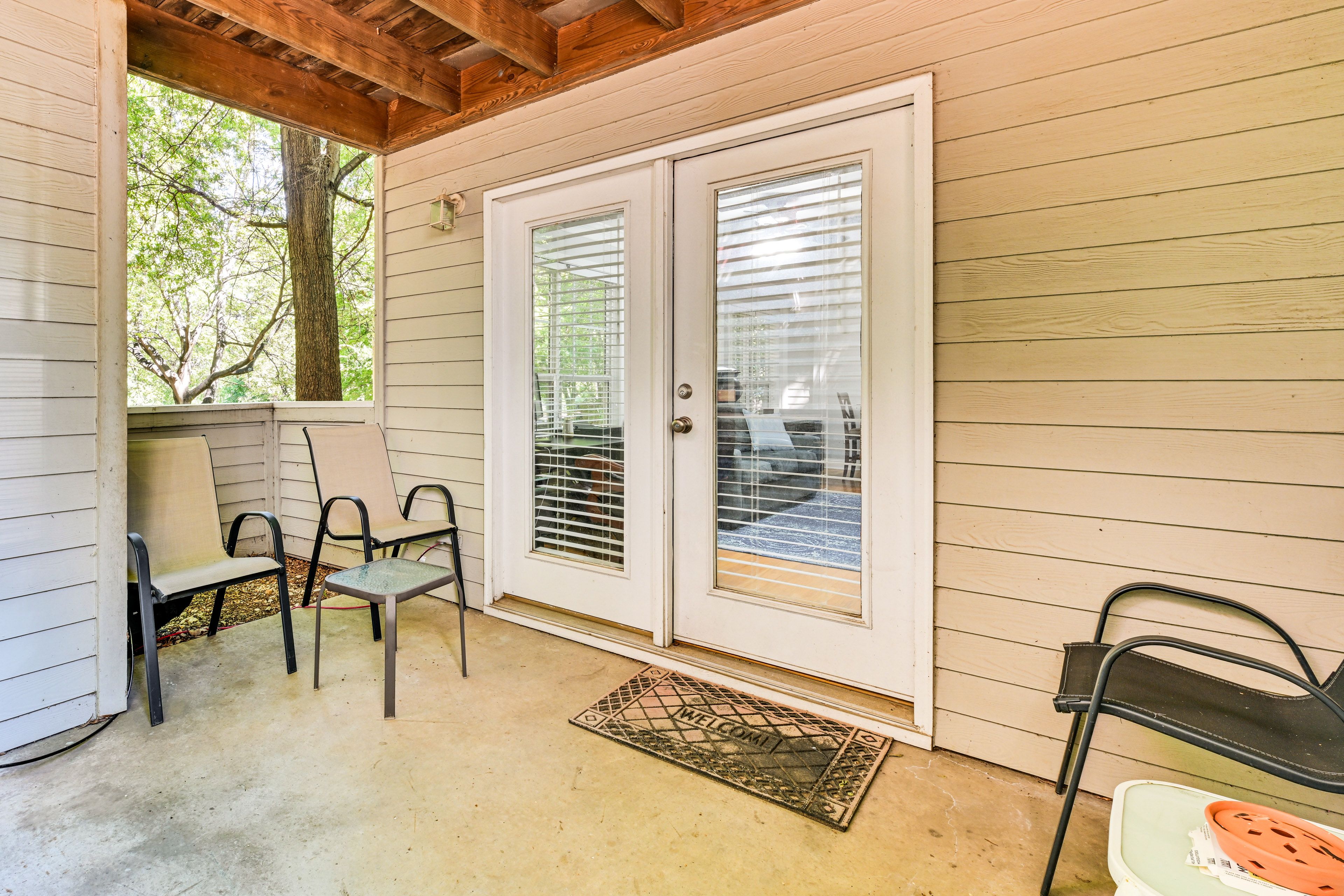 Covered Patio w/ Seating | Charcoal Grill