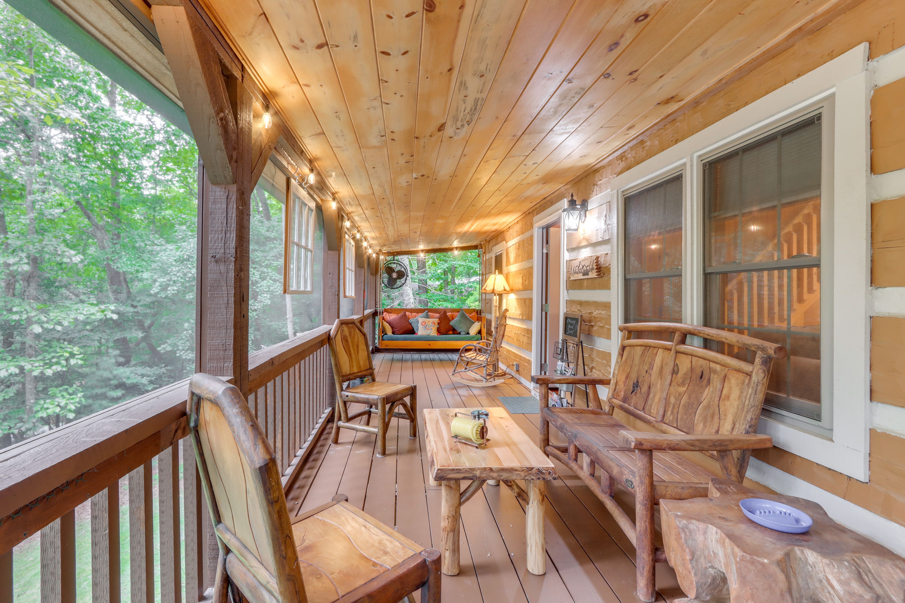 Screened Porch | 2-Story Cabin