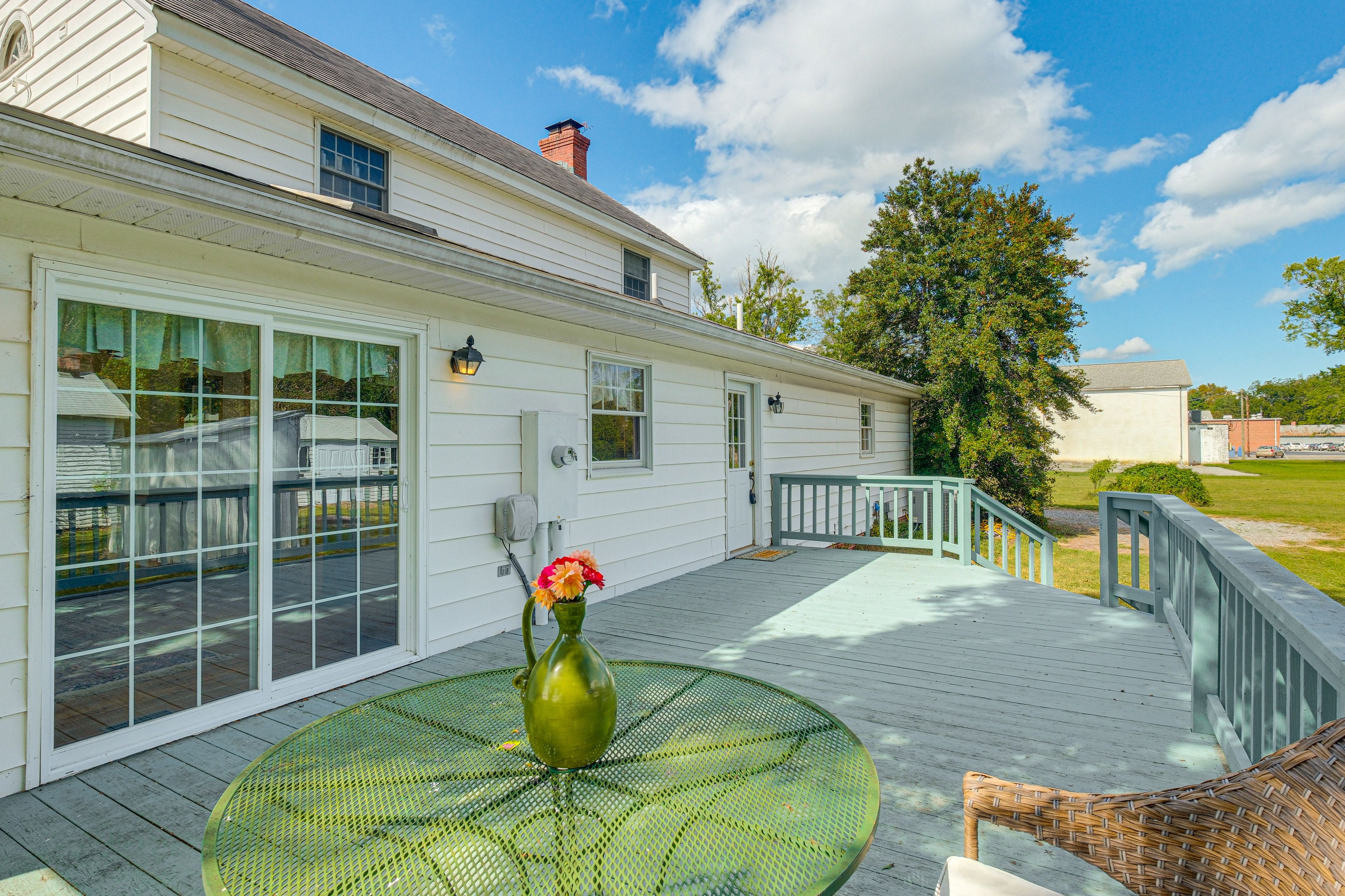 Deck | Outdoor Dining Area
