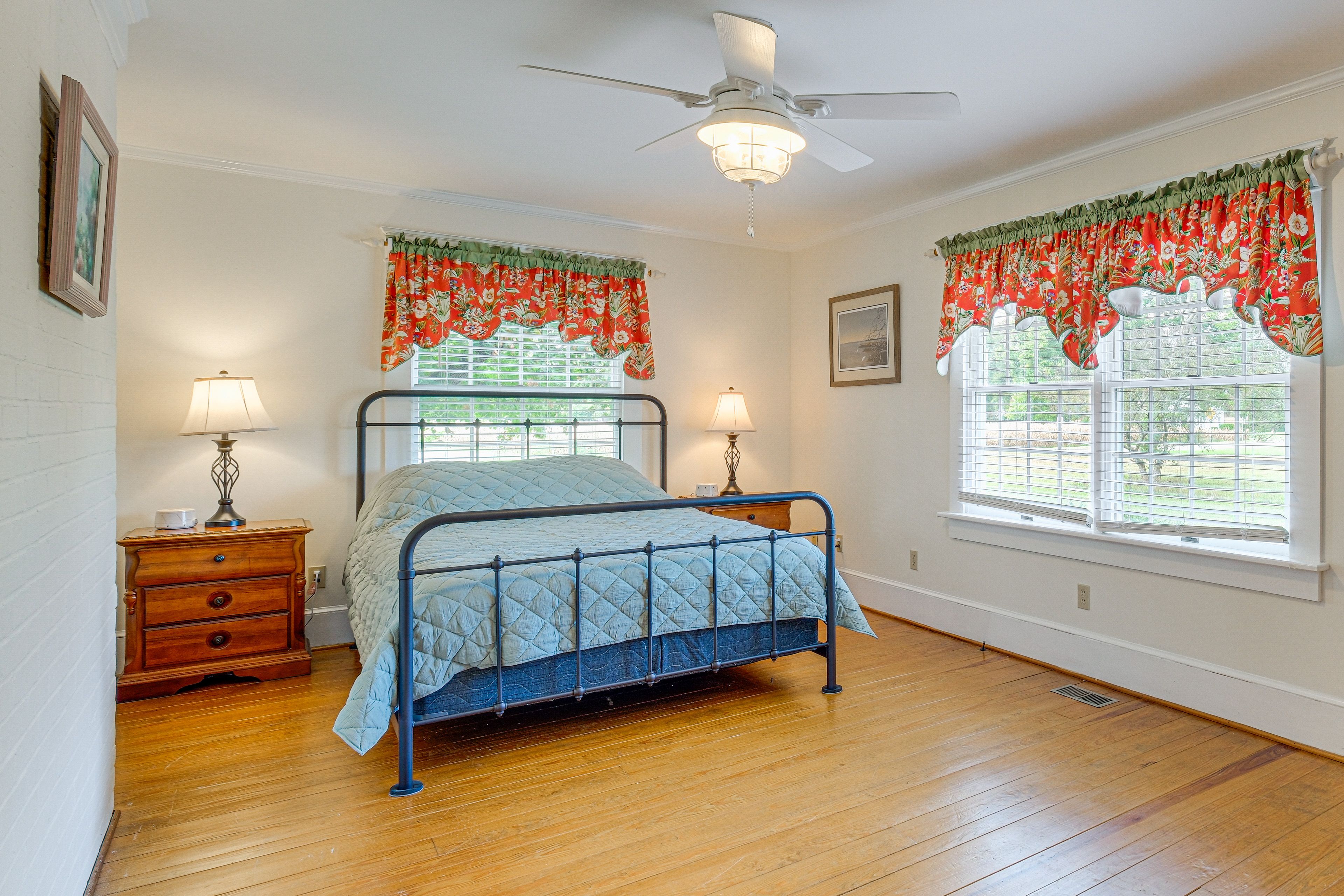 Bedroom 2 | Queen Bed