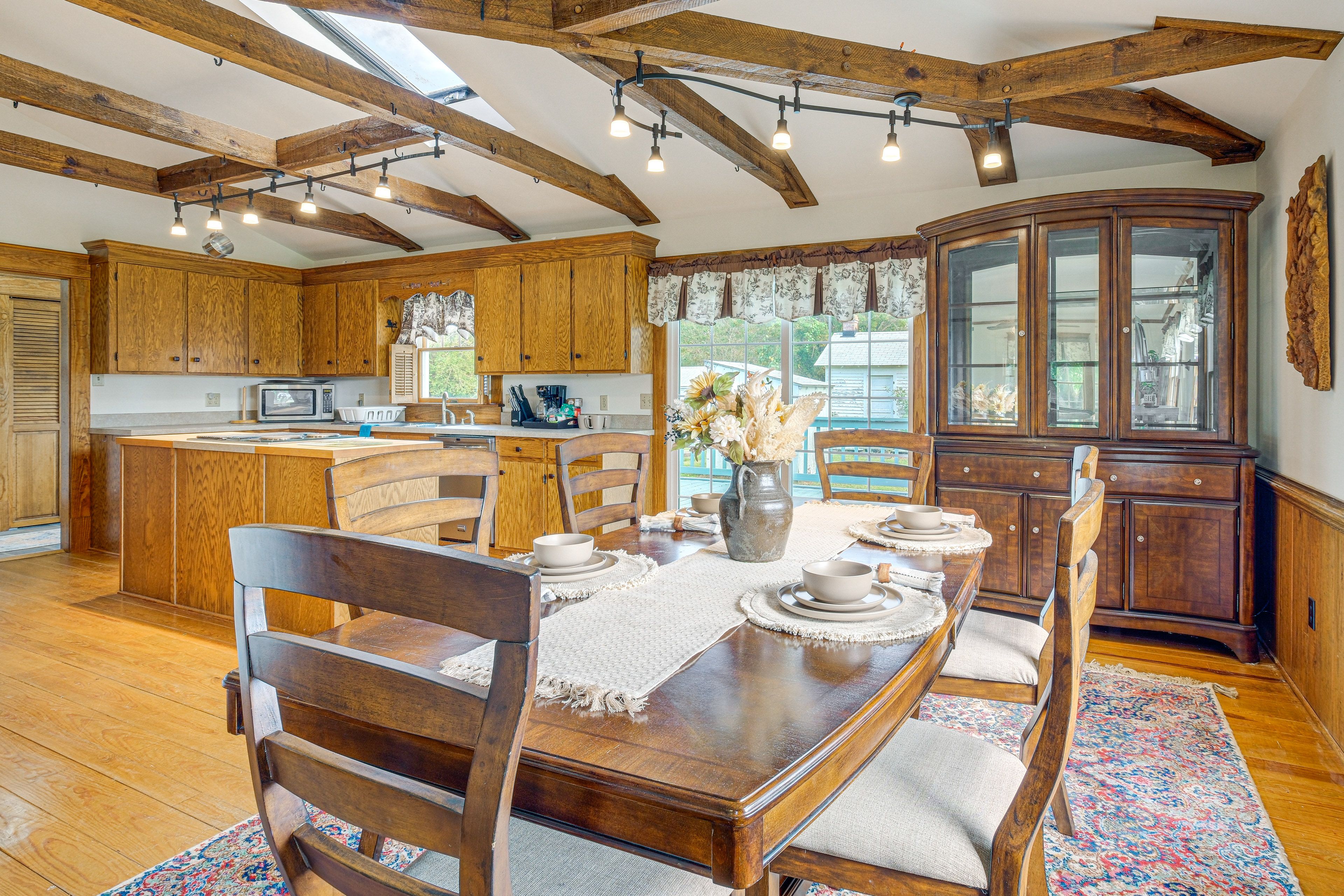 Dining Area | Dishware & Flatware Provided