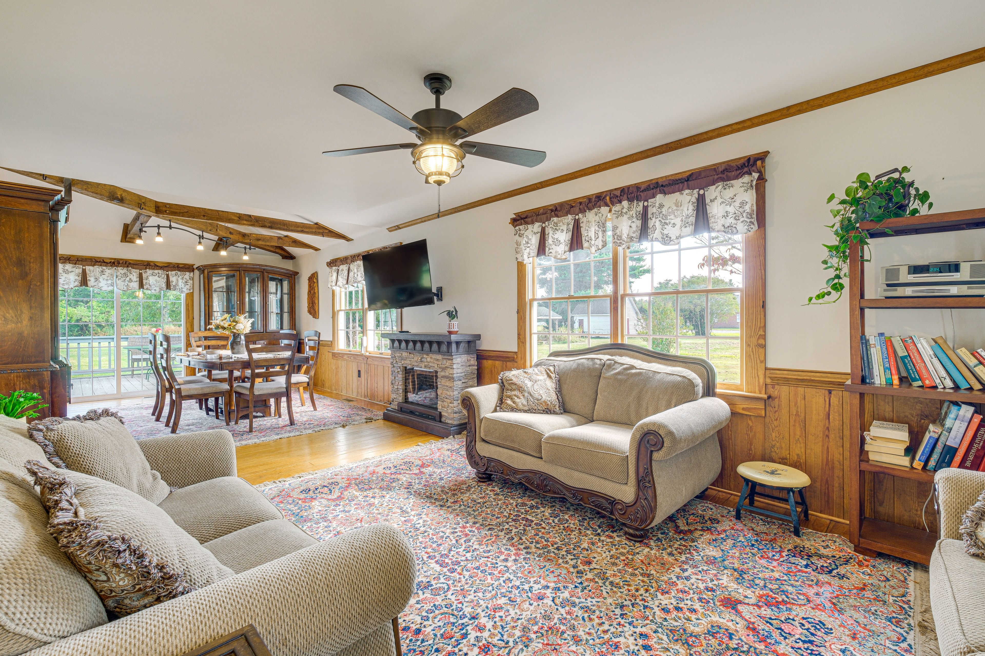 Living Room | Free WiFi | Smart TV | Central A/C