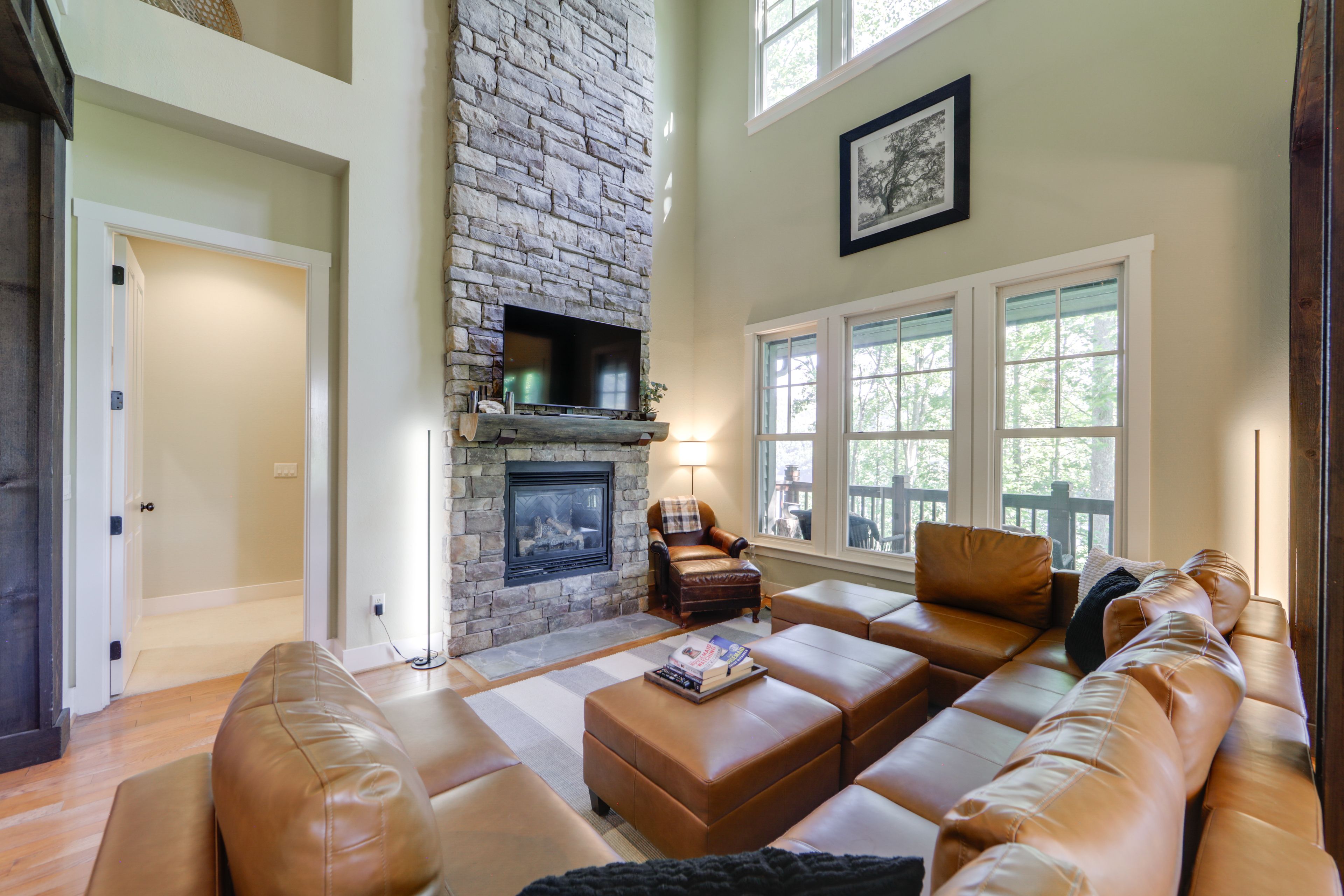 Living Room | 1st Floor | Smart TV | Free WiFi | Central A/C & Heating