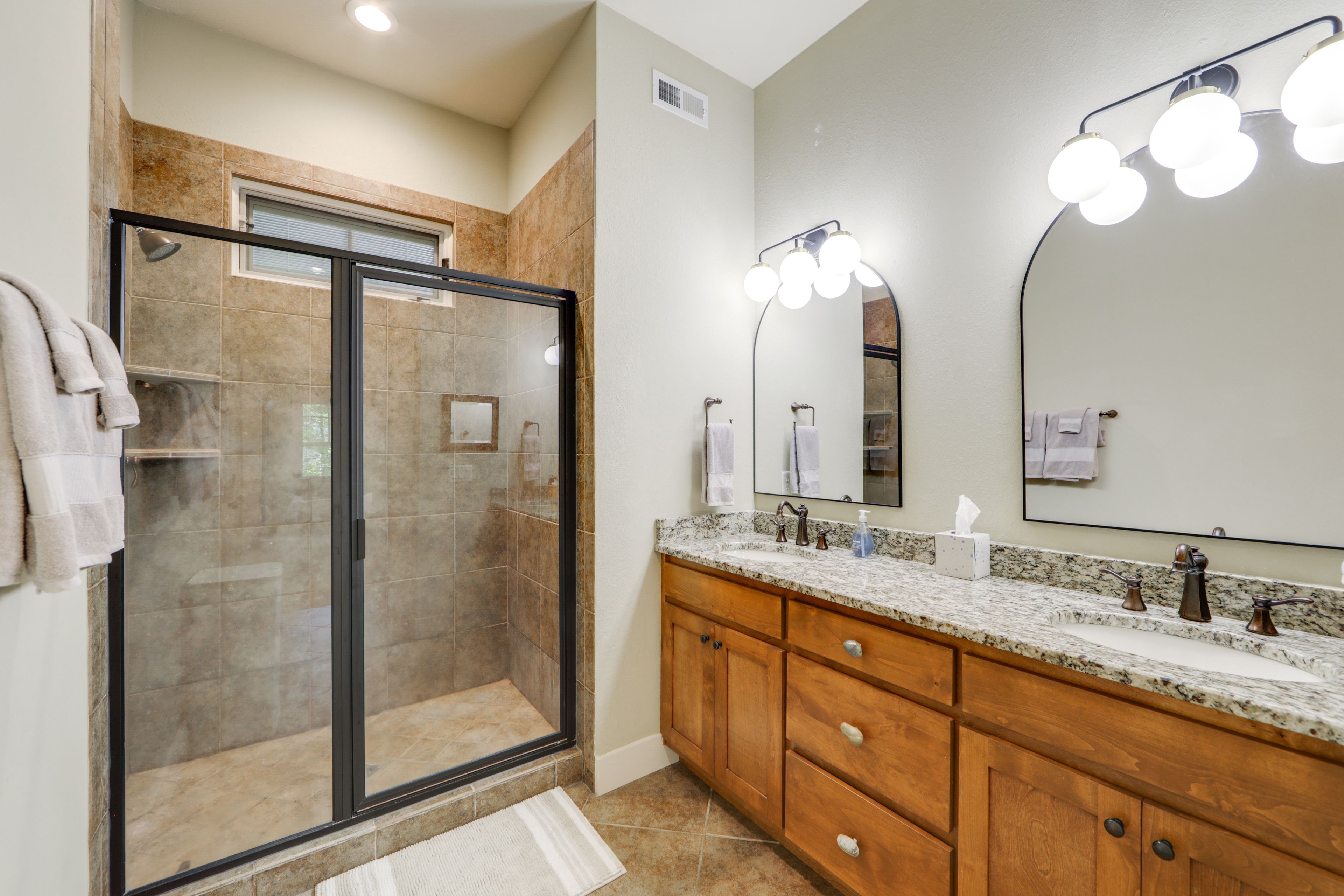 En-Suite Bathroom | 1st Floor