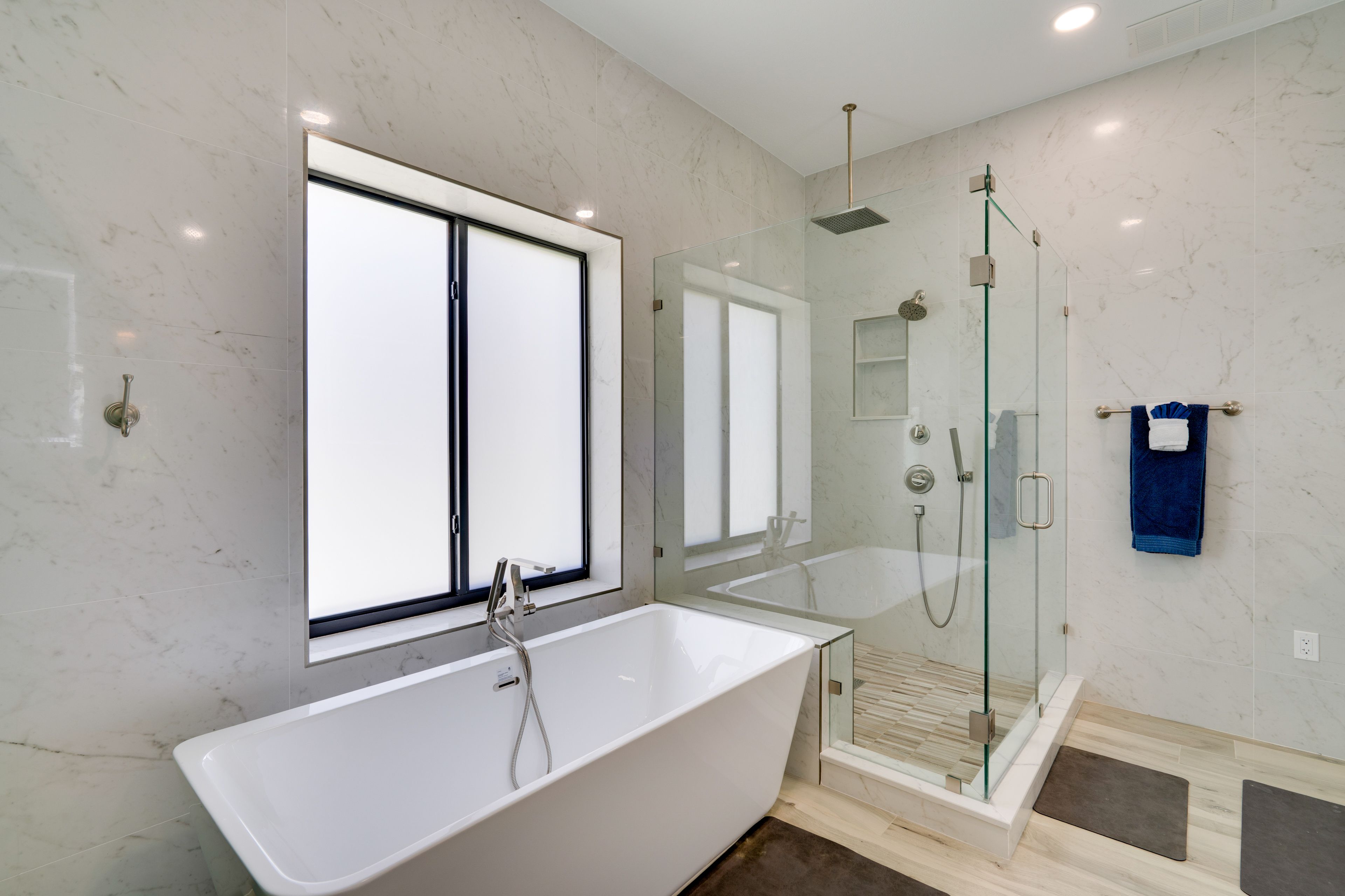 Full Bathroom | 1st Floor