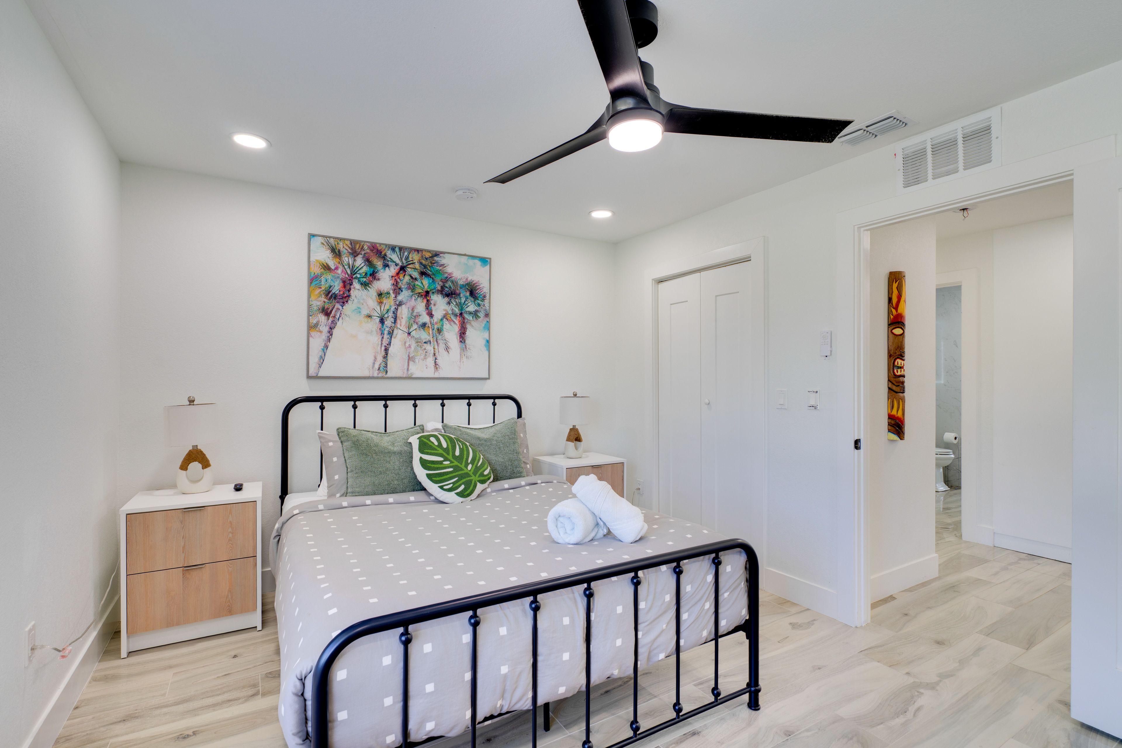 Bedroom 2 | Queen Bed | 1st Floor