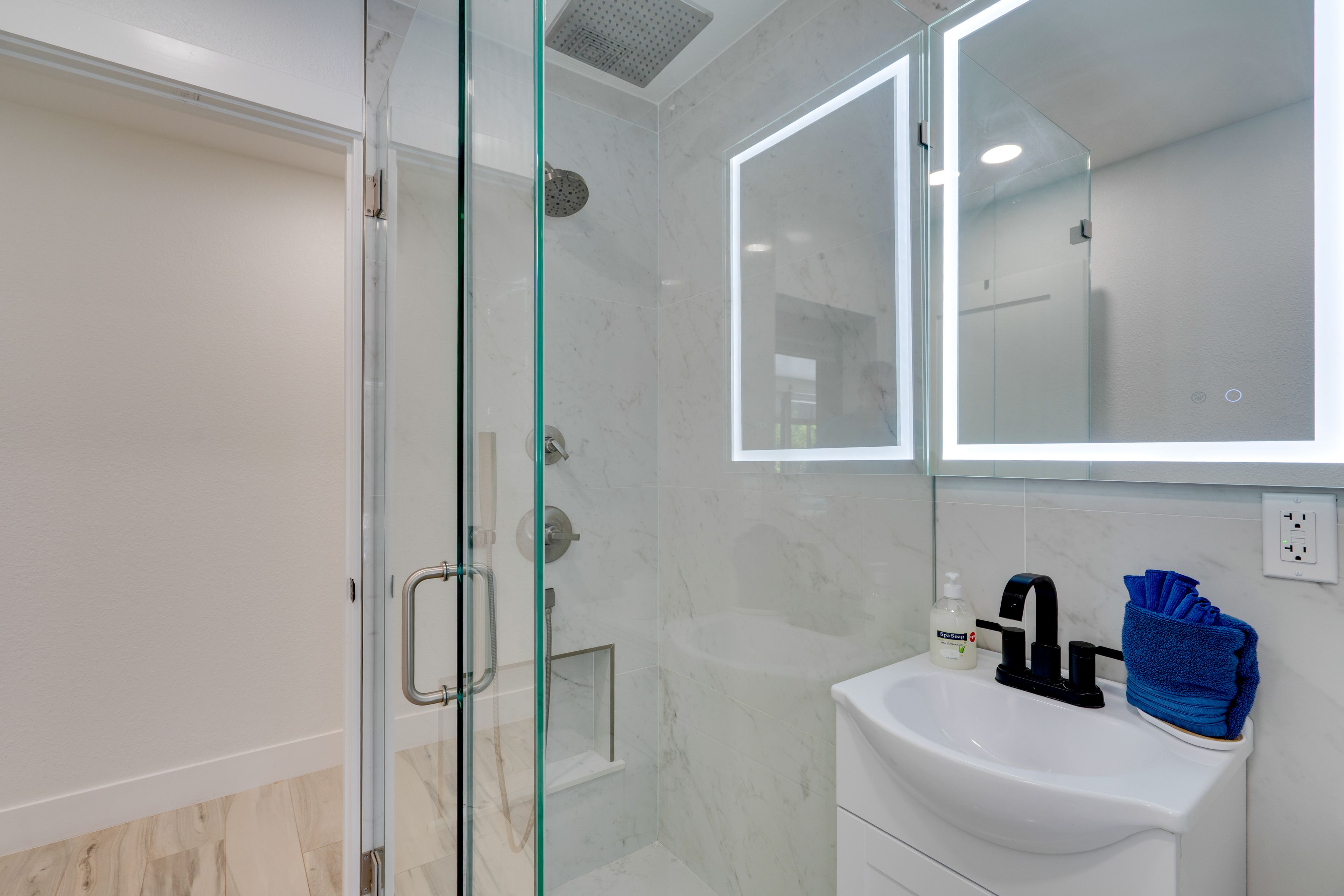 Full Bathroom | 1st Floor