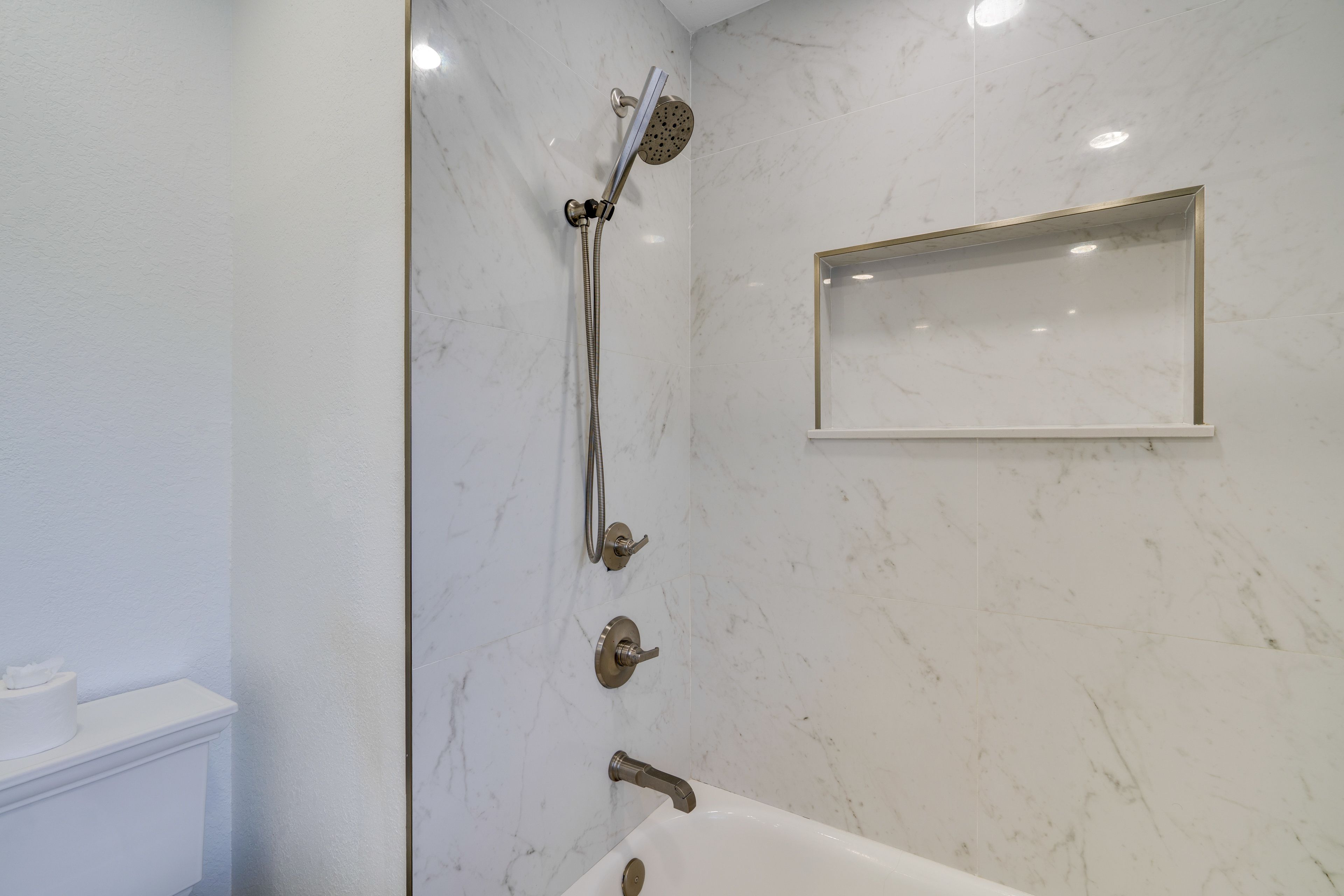 Full Bathroom | 2nd Floor
