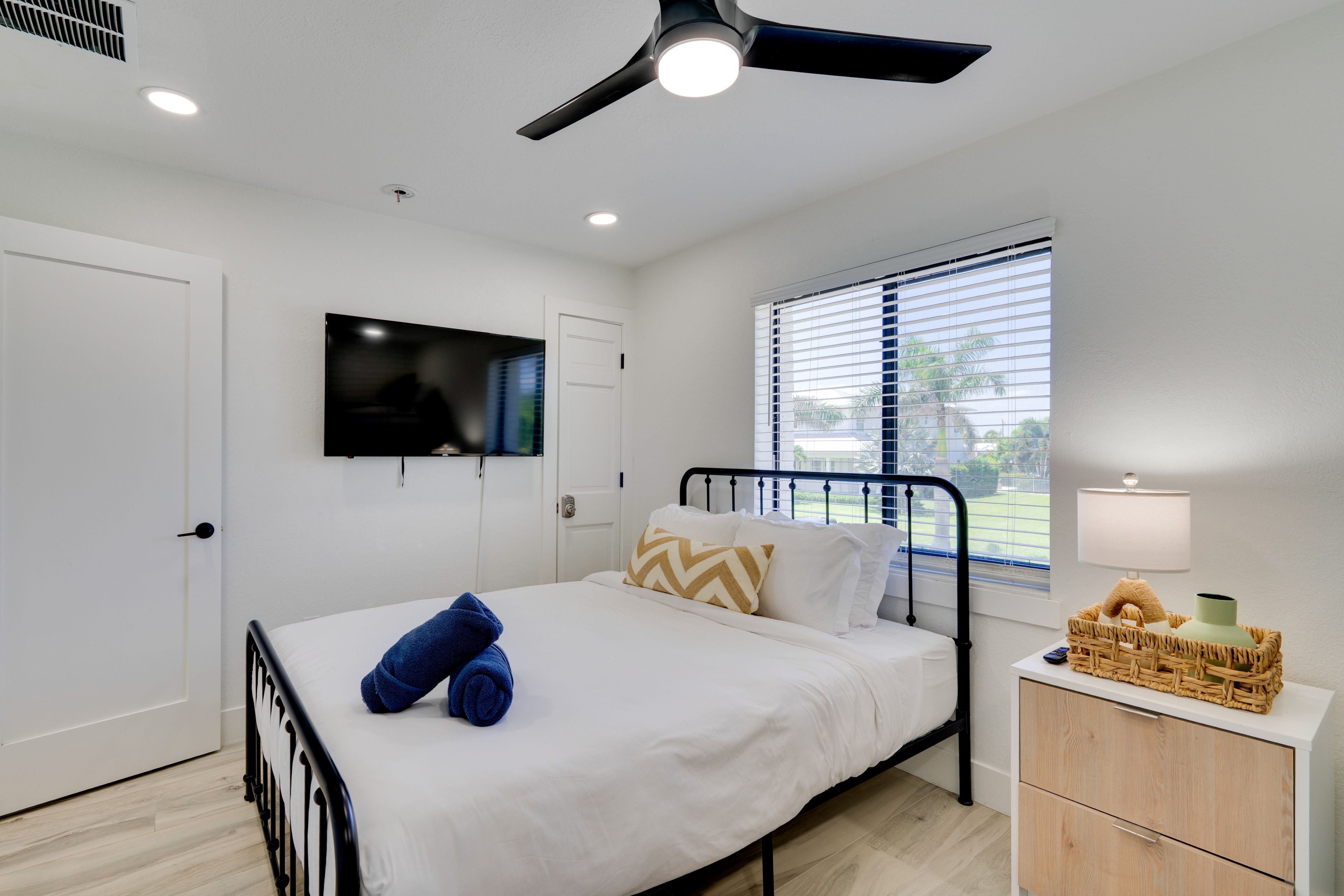 Bedroom 3 | Queen Bed | 2nd Floor