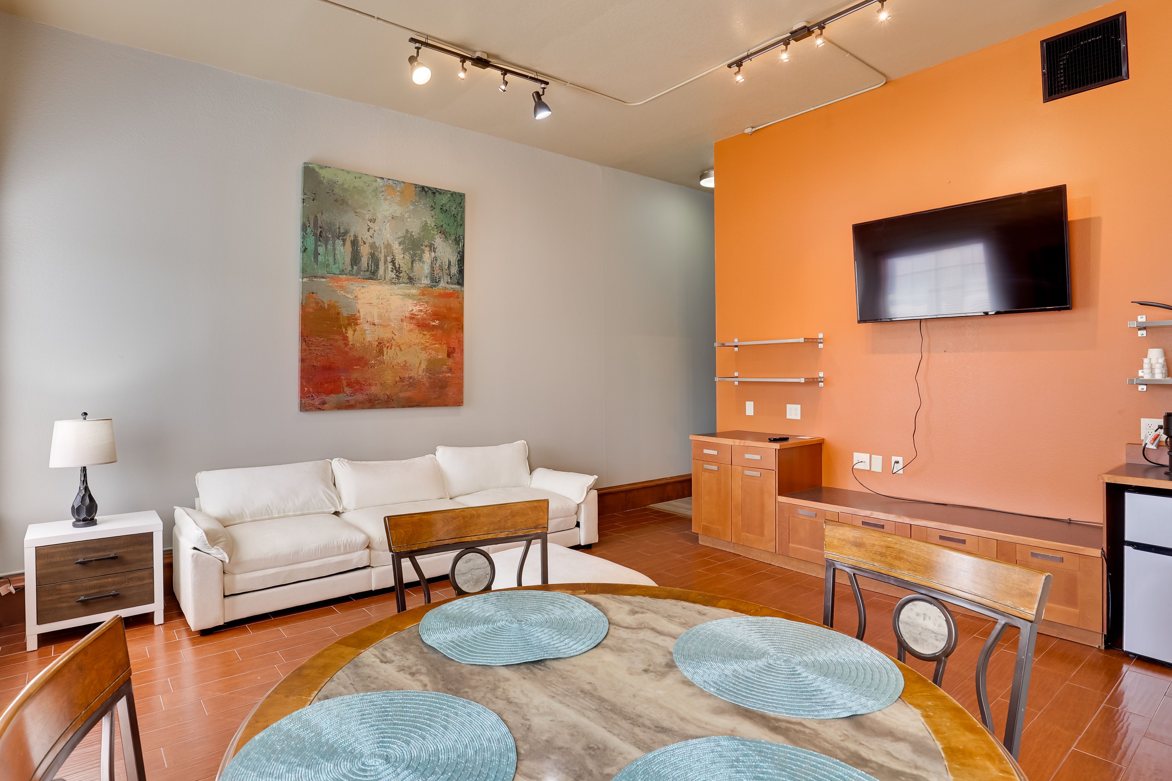 Marshall Vacation Rental | 2BR | 2BA | 845 Sq Ft | Small Step to Enter