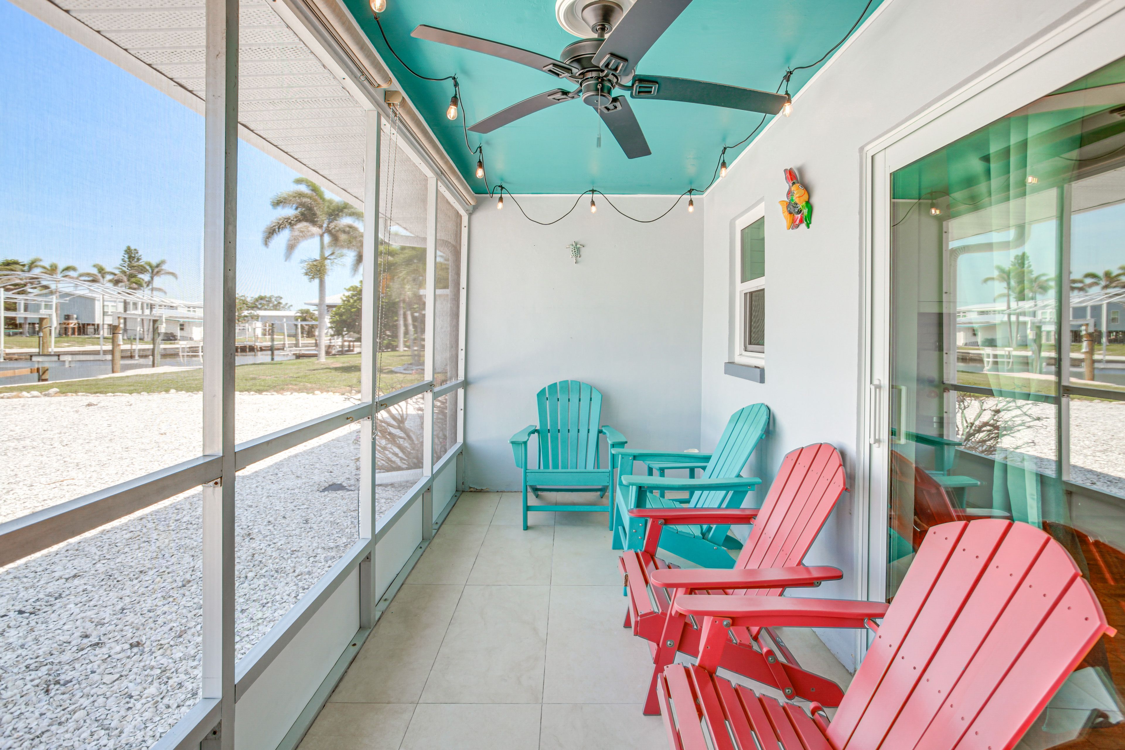 Screened Patio | Outdoor Seating