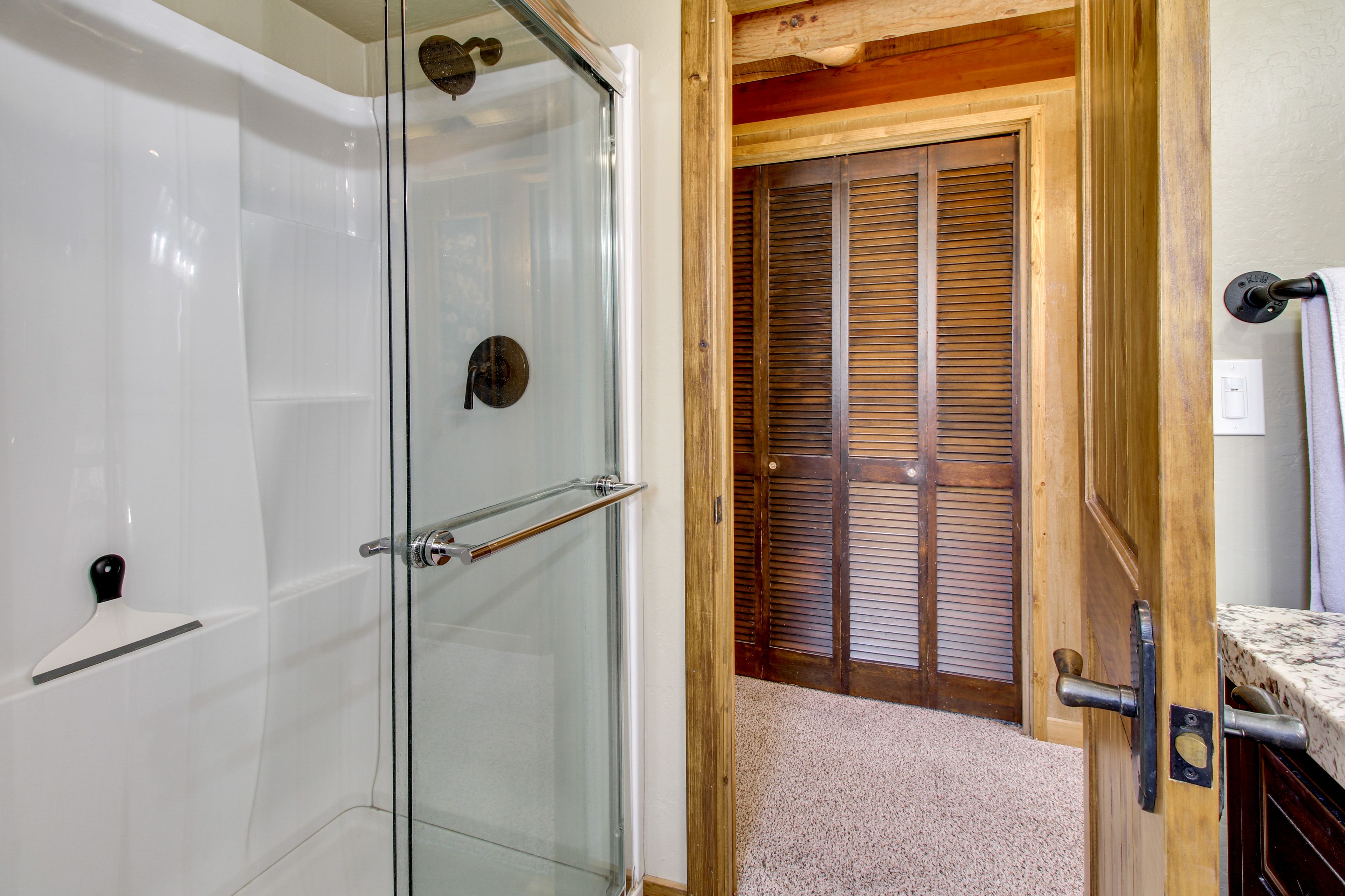 Full Bathroom | 2nd Floor