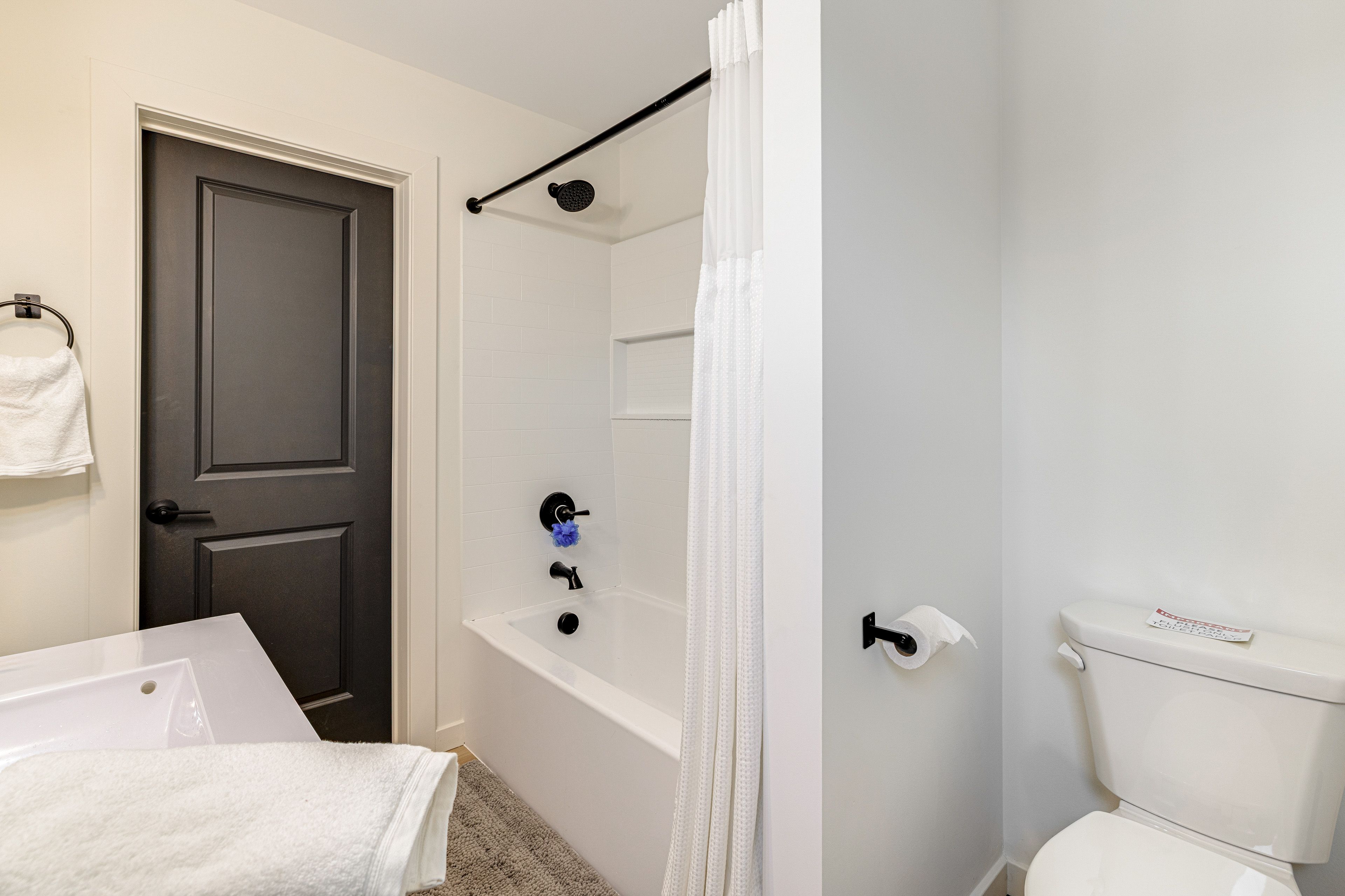 Full Bathroom | 2nd Floor