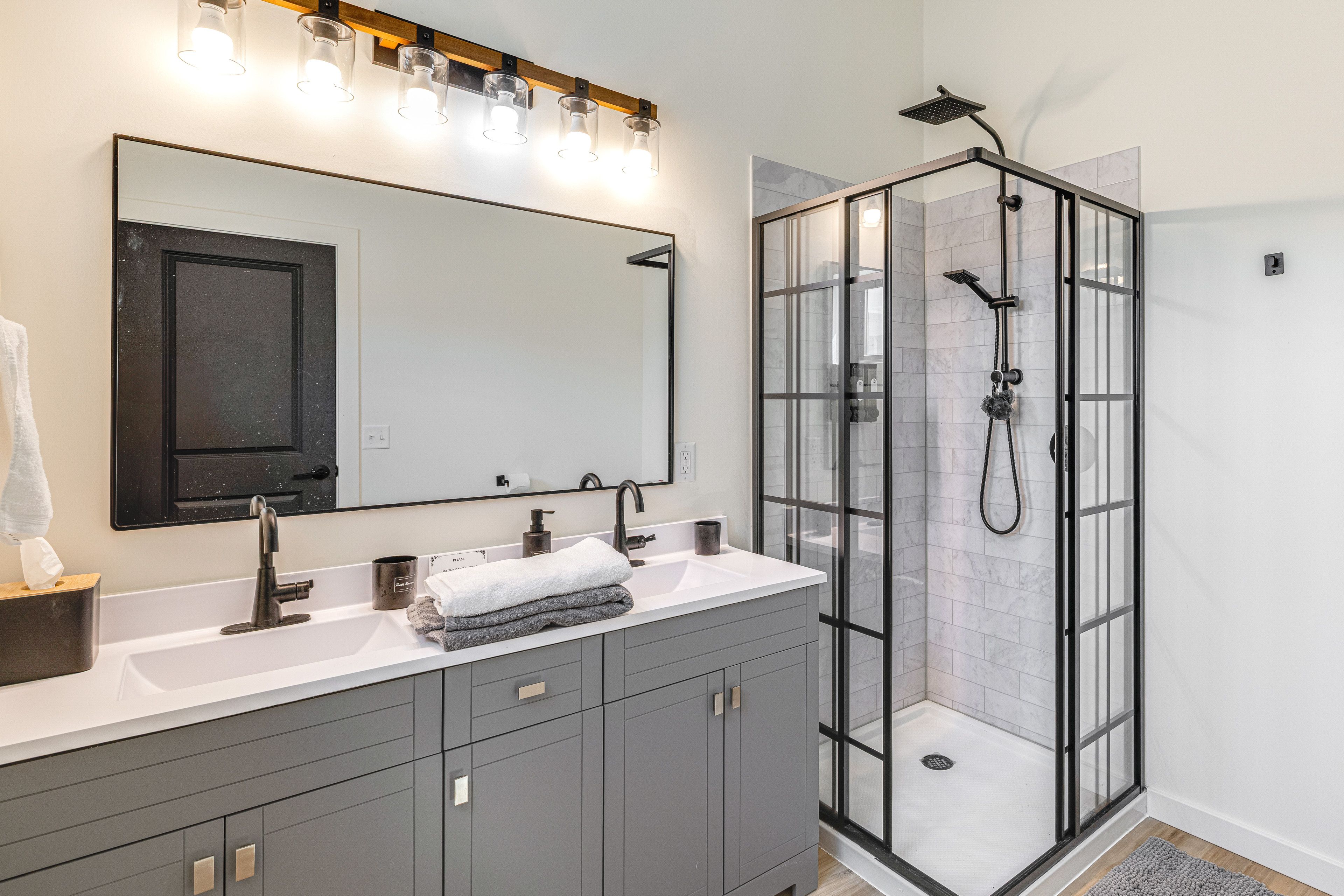 En-Suite Bathroom | 2nd Floor | Towels Provided