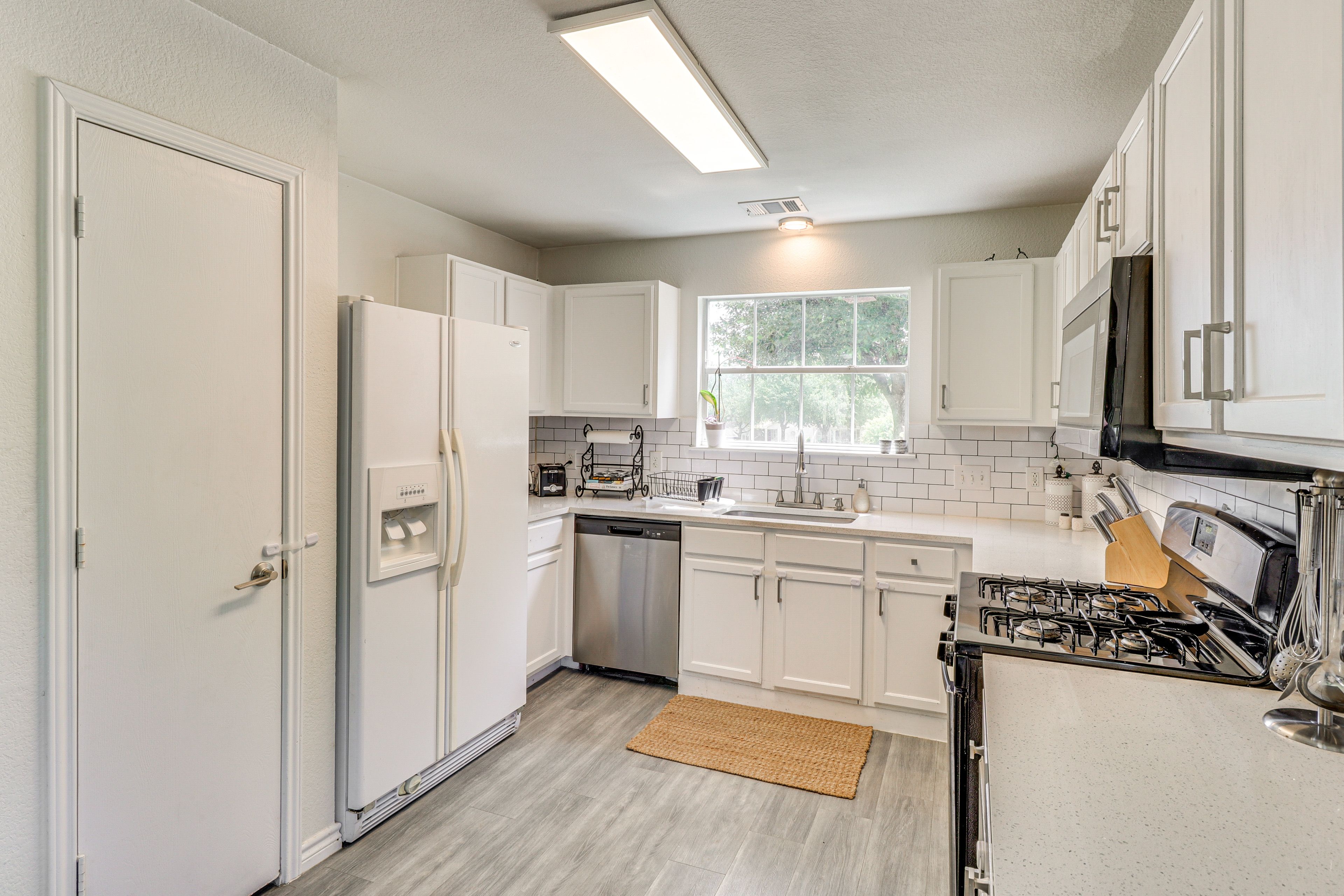Kitchen | Drip Coffee Maker | Dishwasher | Toaster | 1st Floor