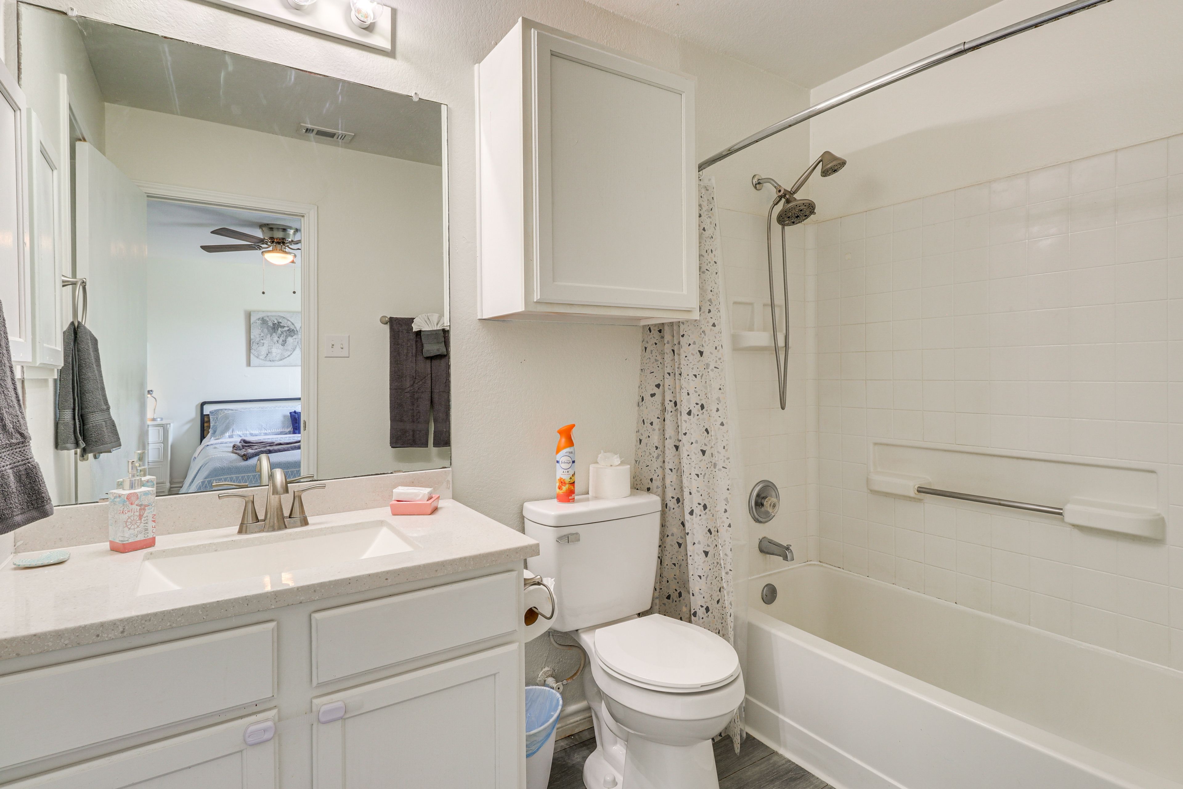 Full Bathroom | 2nd Floor