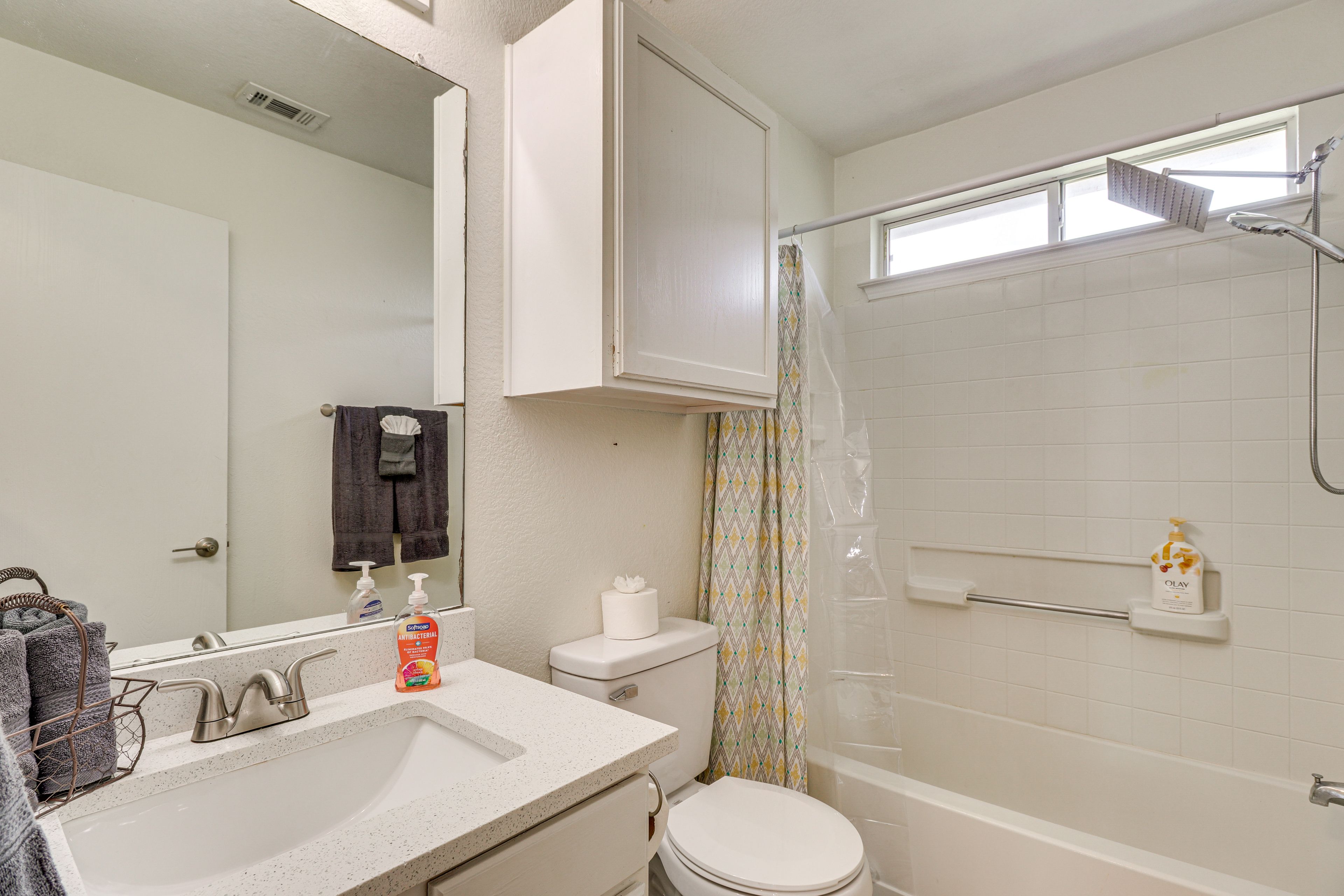 Full Bathroom | 2nd Floor