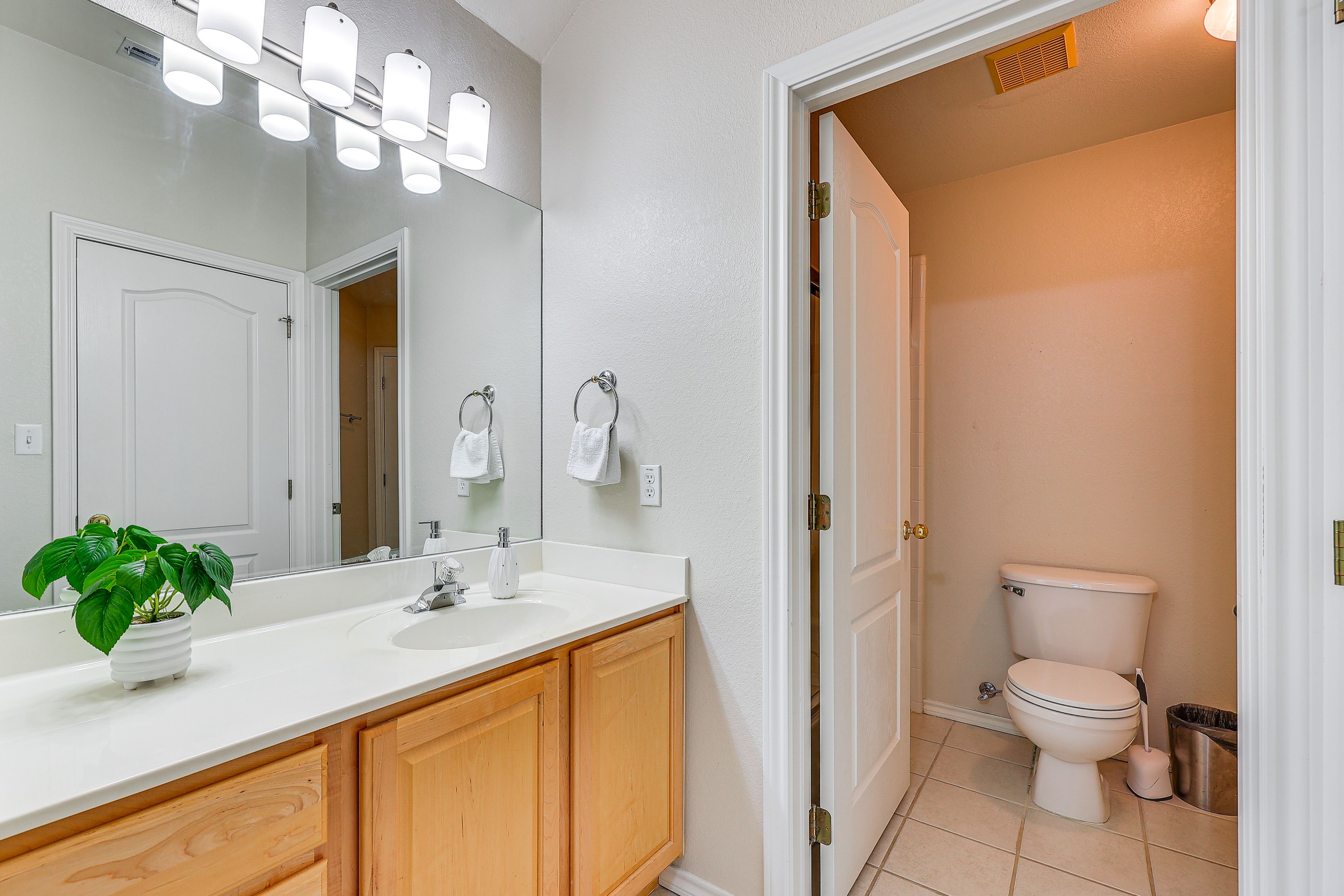 Bathroom | 2nd Floor