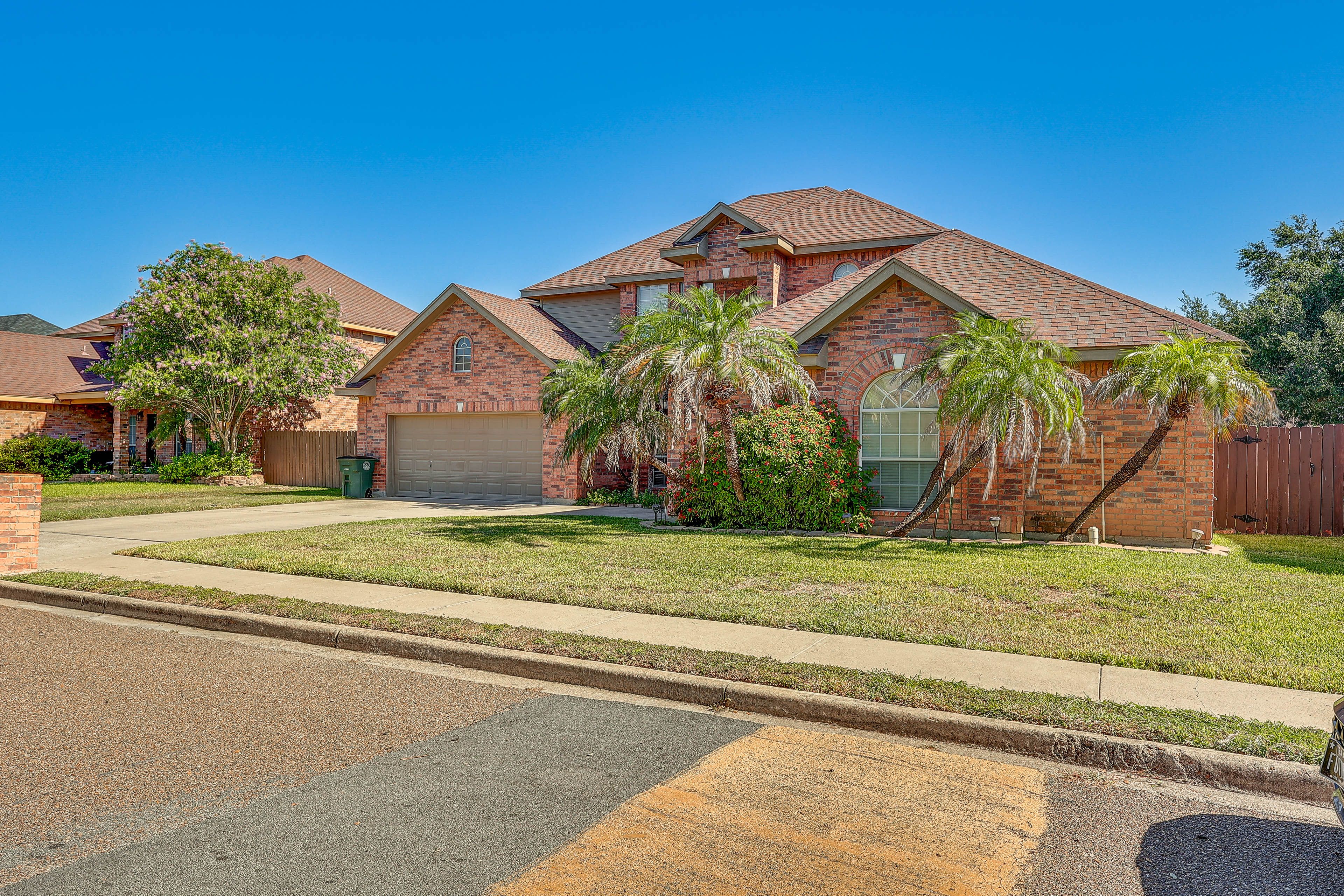 Parking | Garage (2 Vehicles) | Driveway (2 Vehicles)