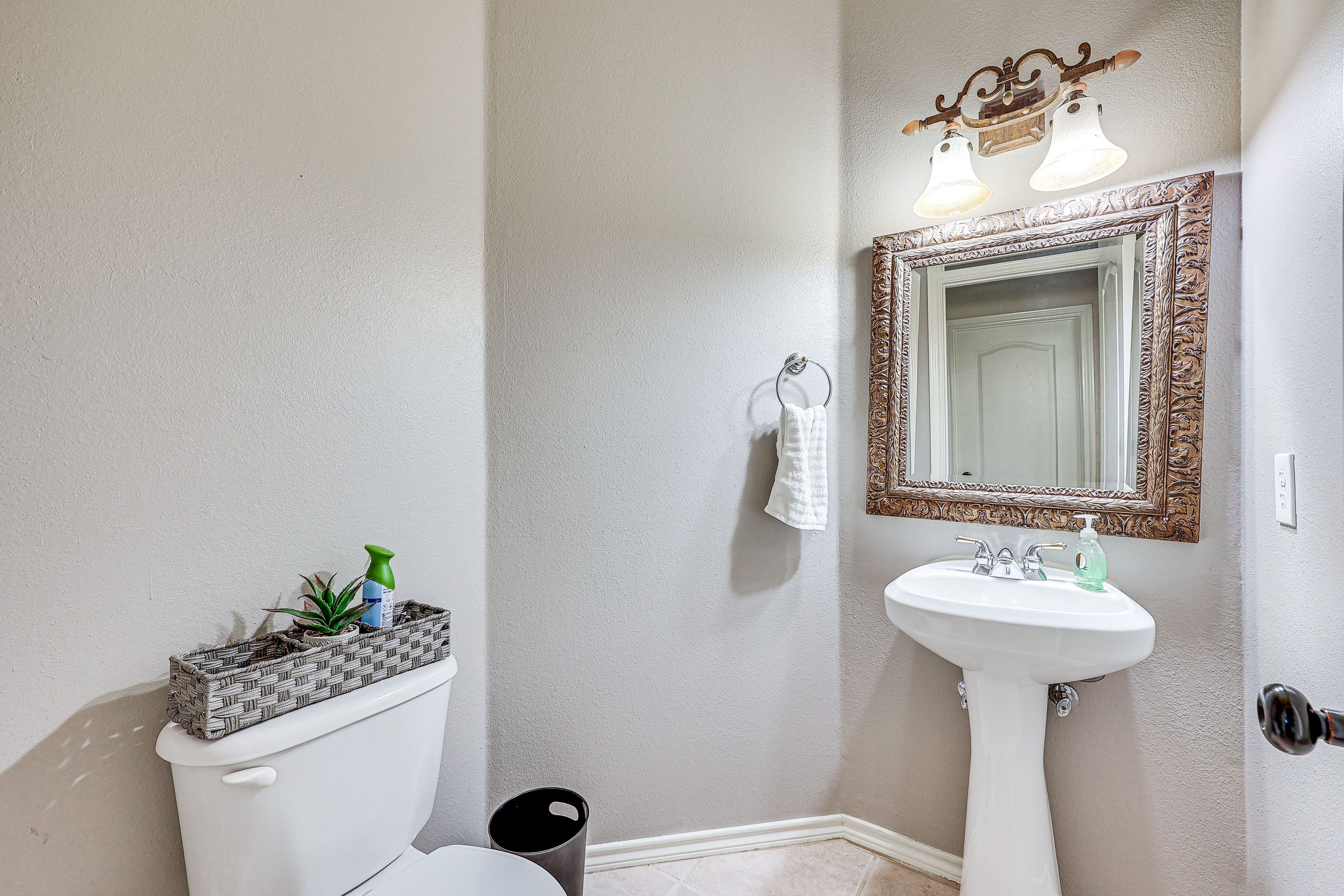 Half Bathroom | 1st Floor