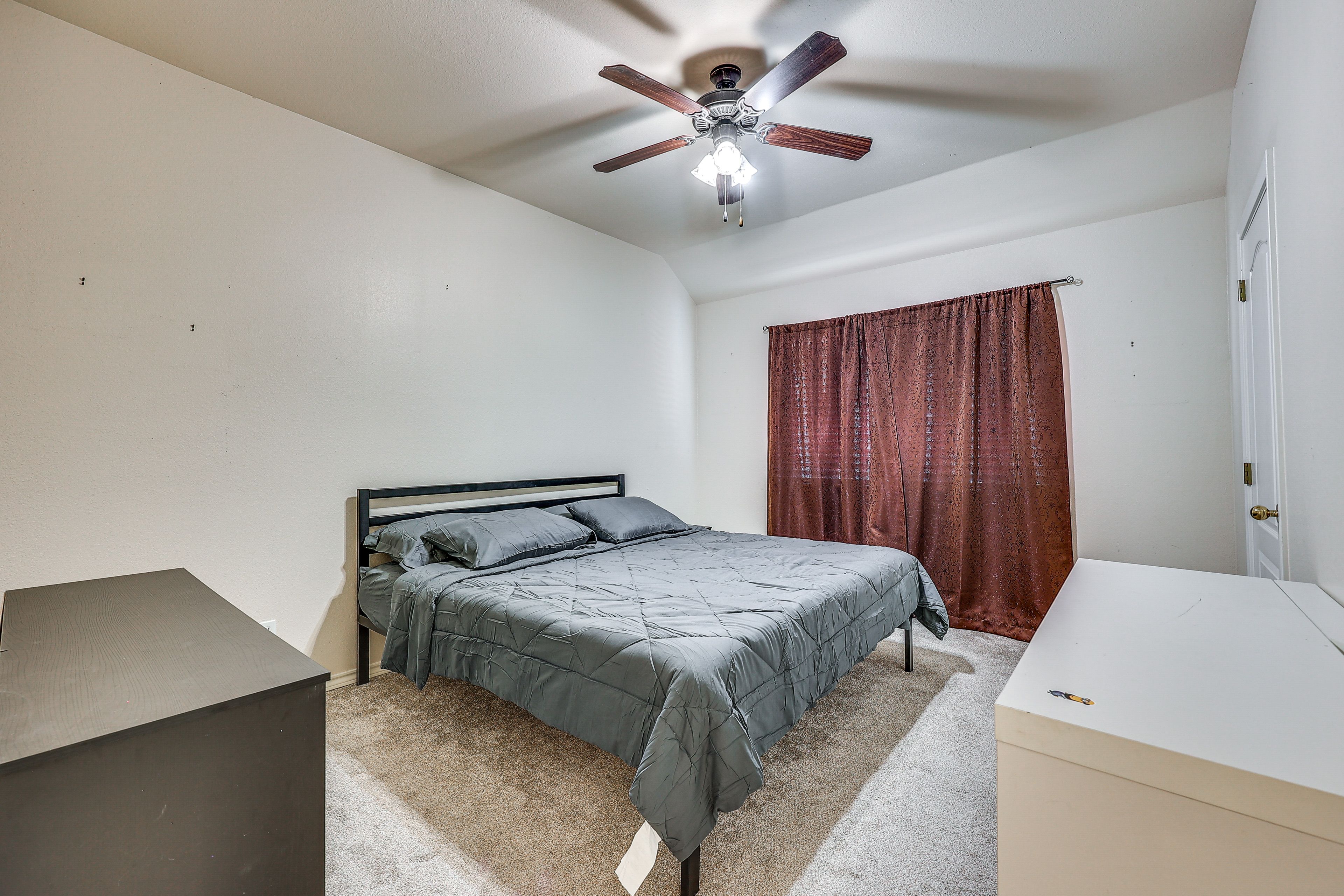 Bedroom 2 | King Bed | 2nd Floor