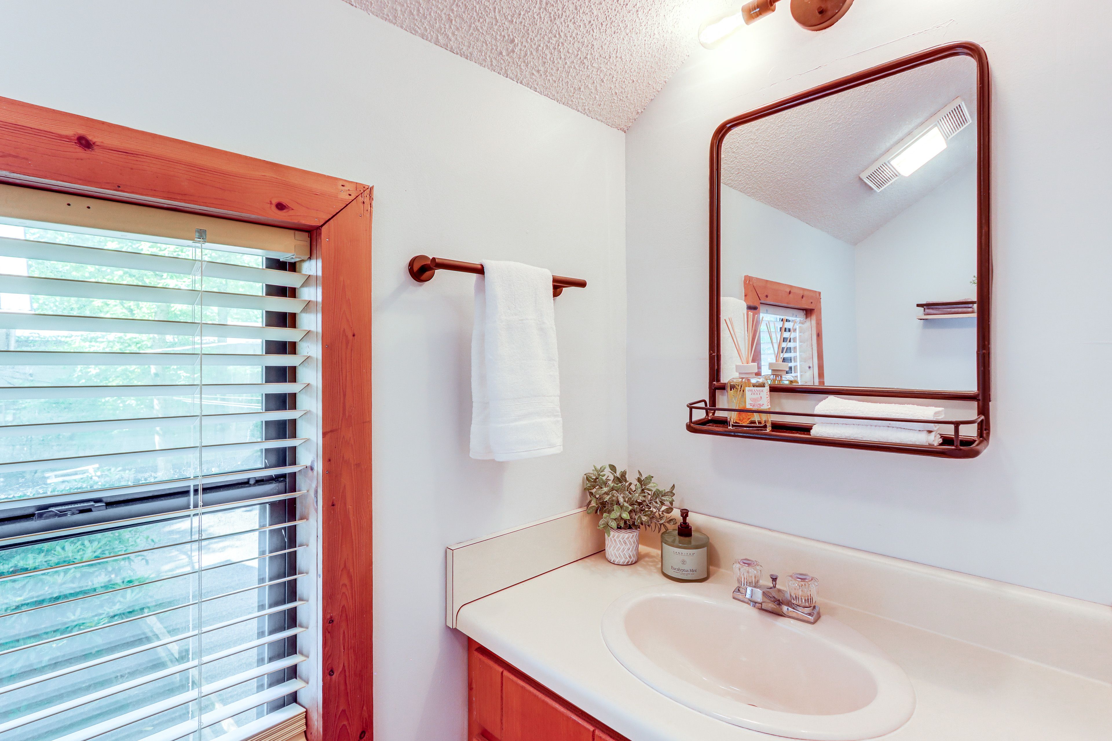 Half Bathroom | 2nd Floor