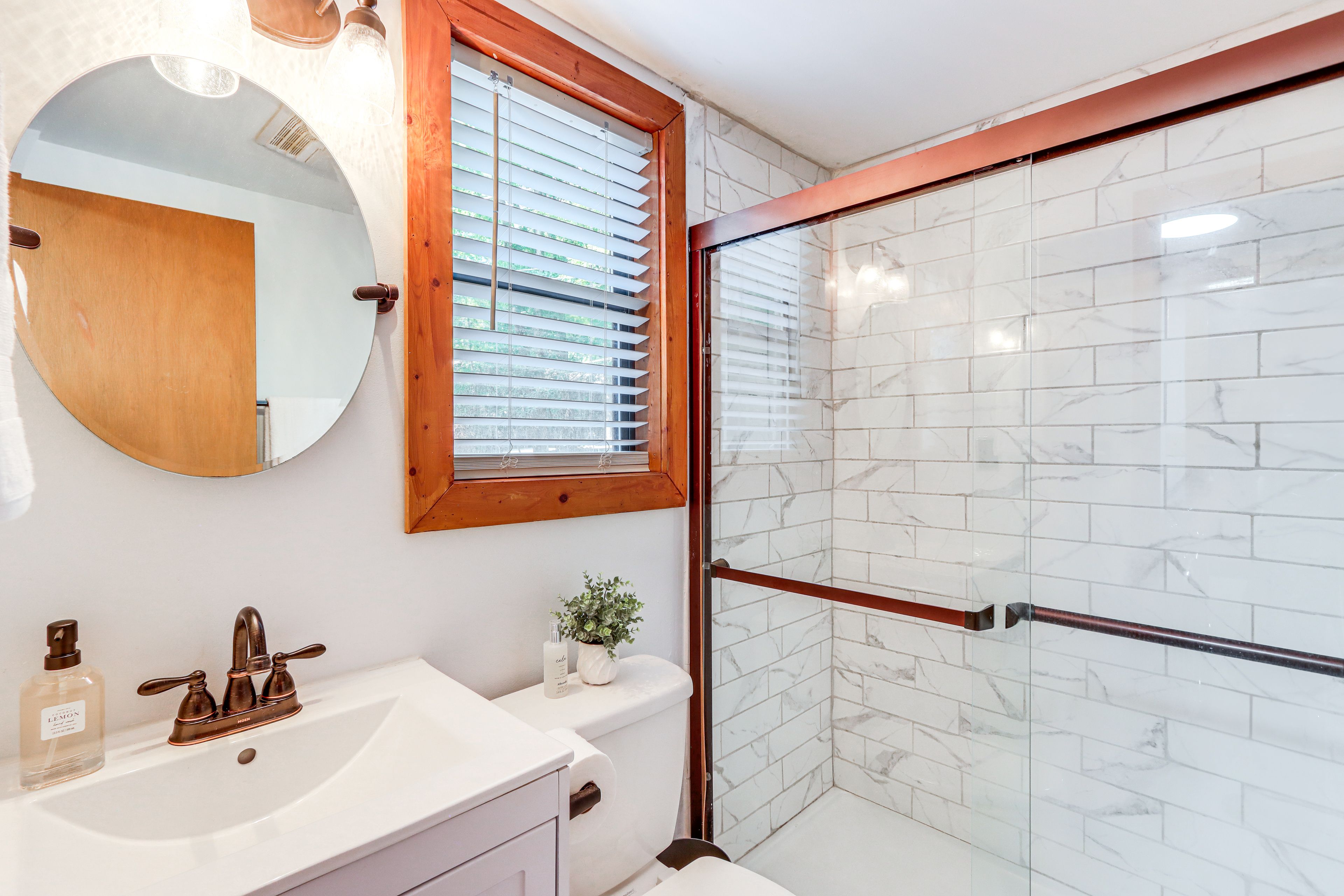 Full Bathroom | 1st Floor