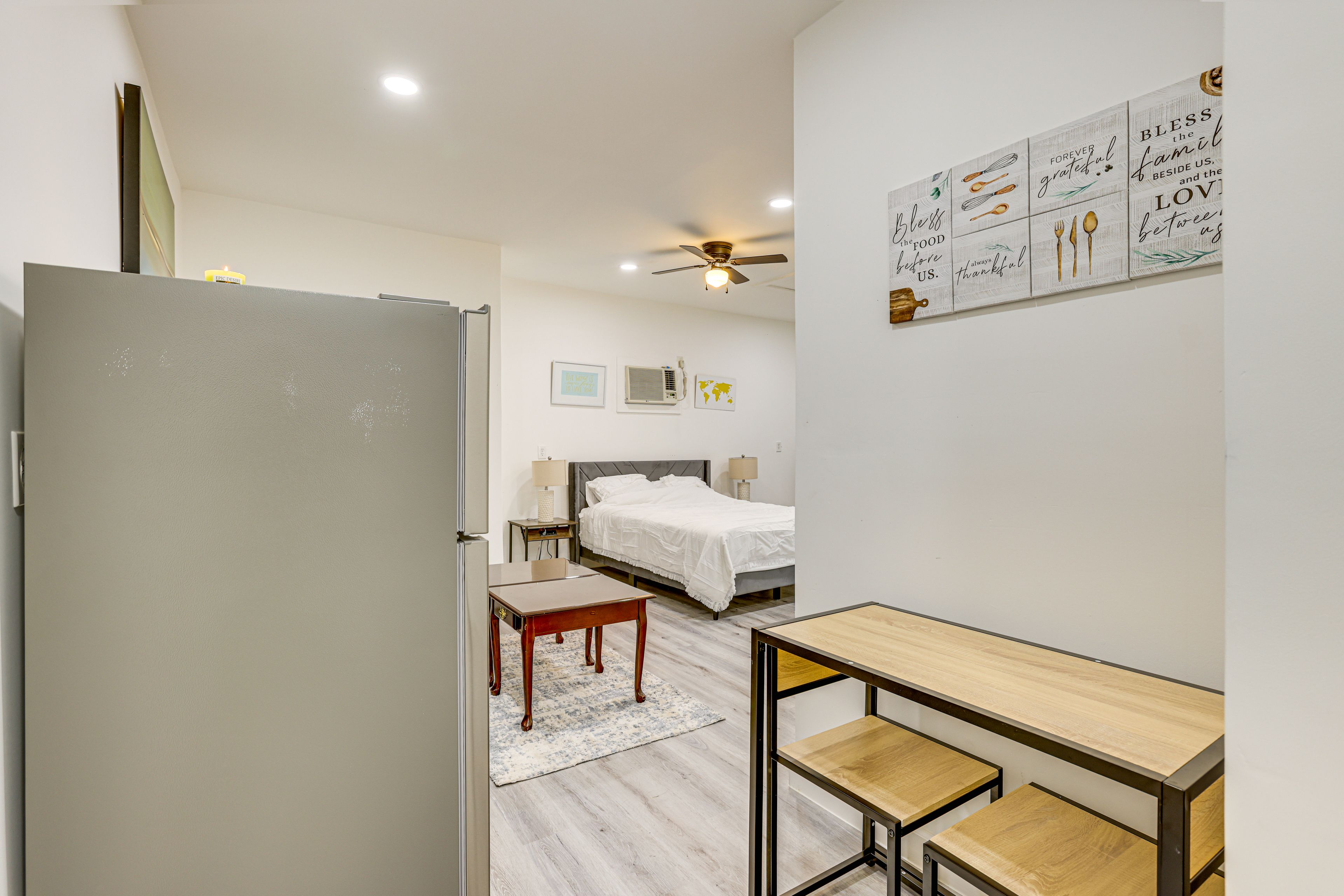 Dining Area | Dishware & Flatware | Central A/C & Heat