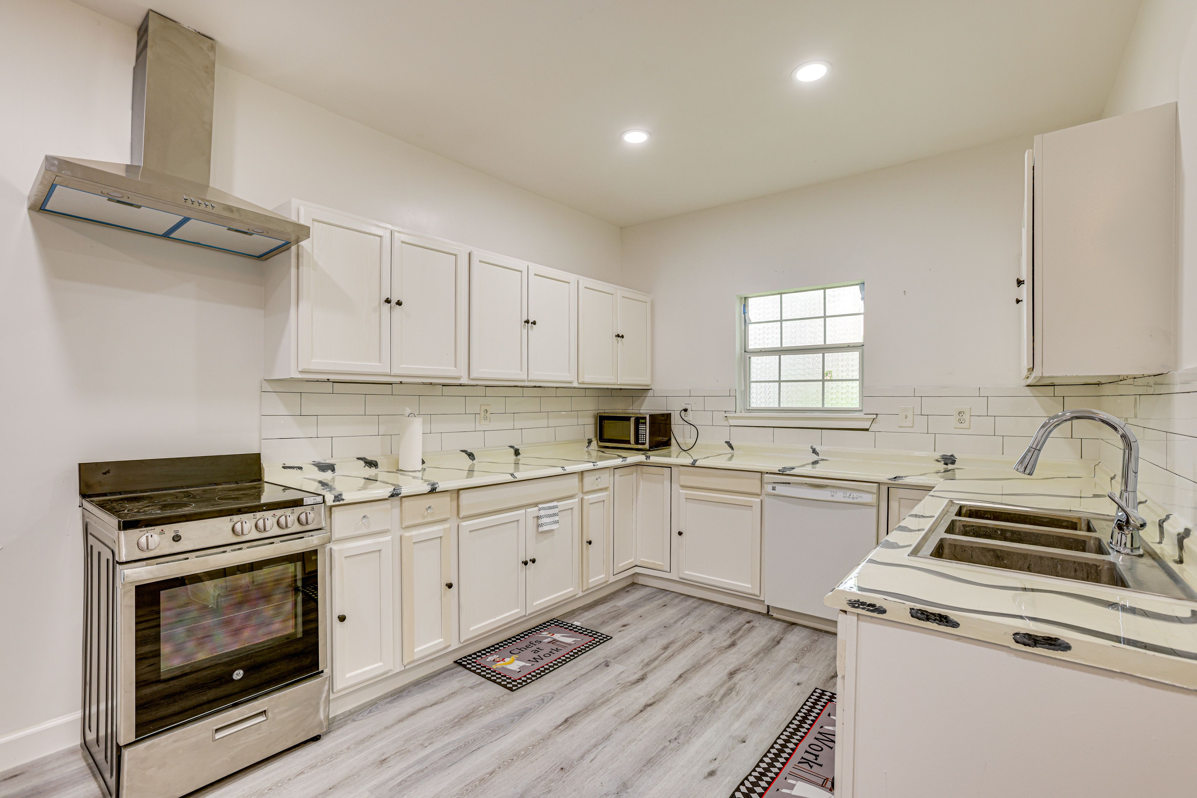 Kitchen | Cooking Basics | Dishwasher | Single-Story Studio