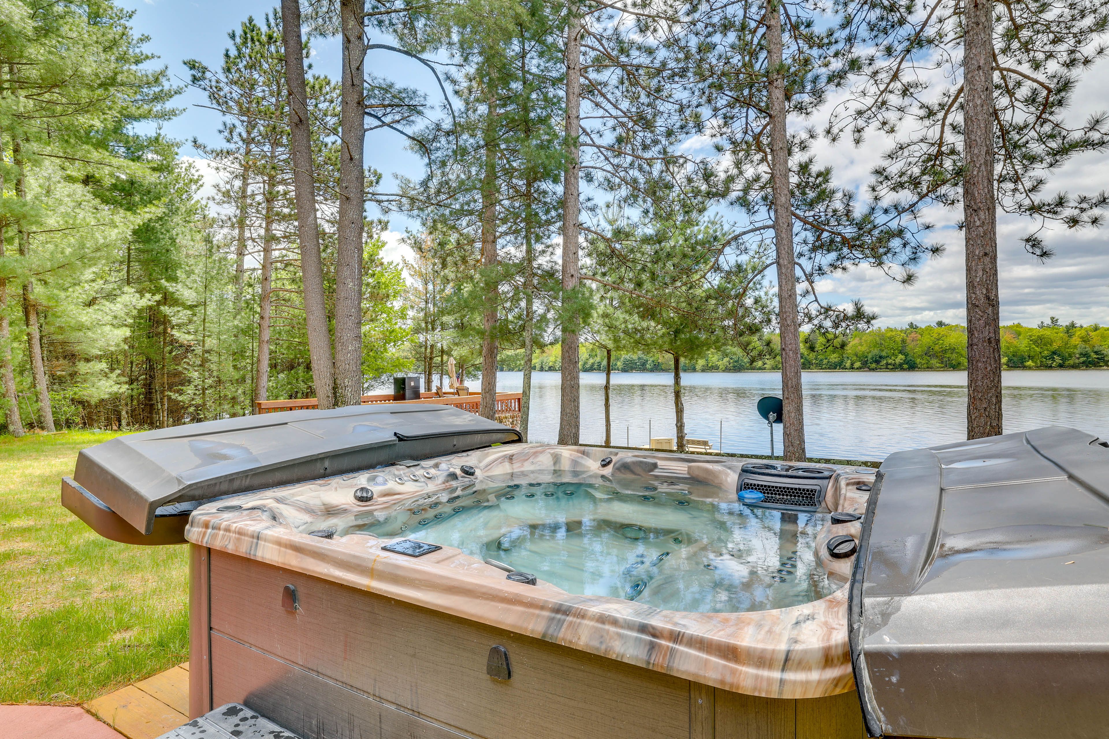 Private Hot Tub | Lake Views