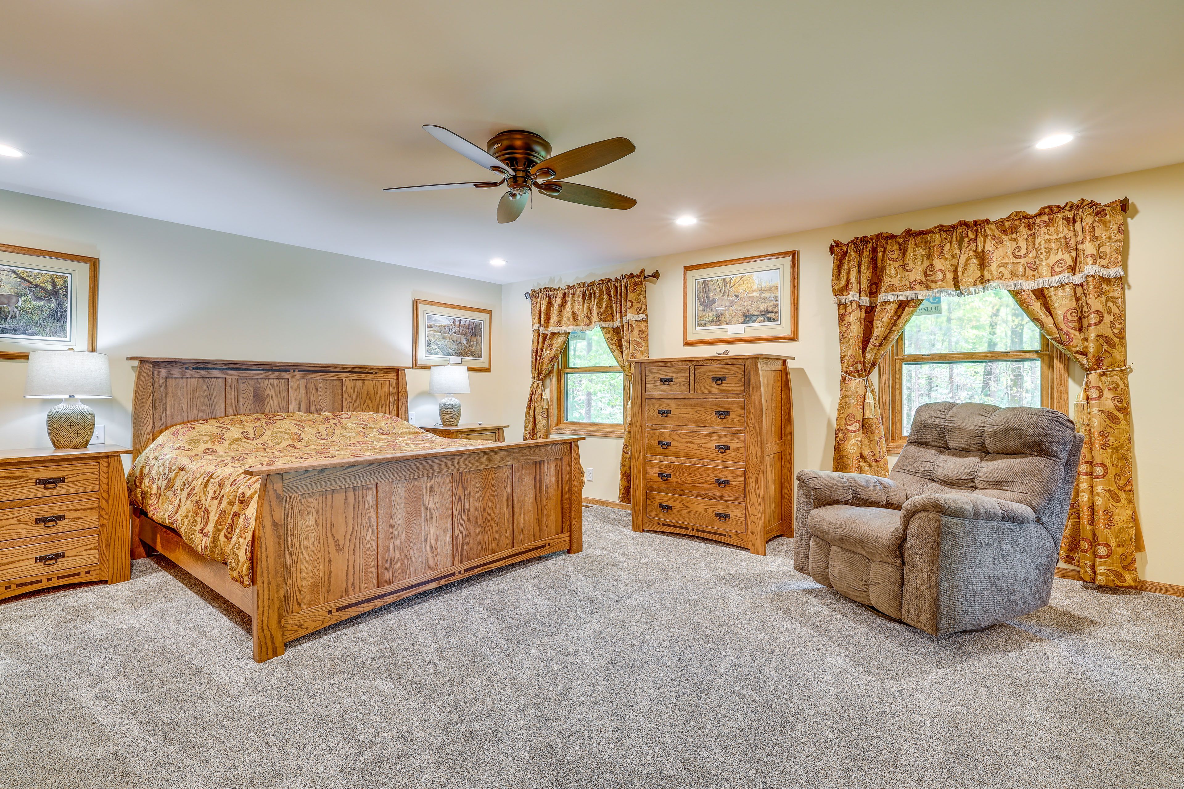 Bedroom 1 | King Bed | Deck Access | 1st Floor