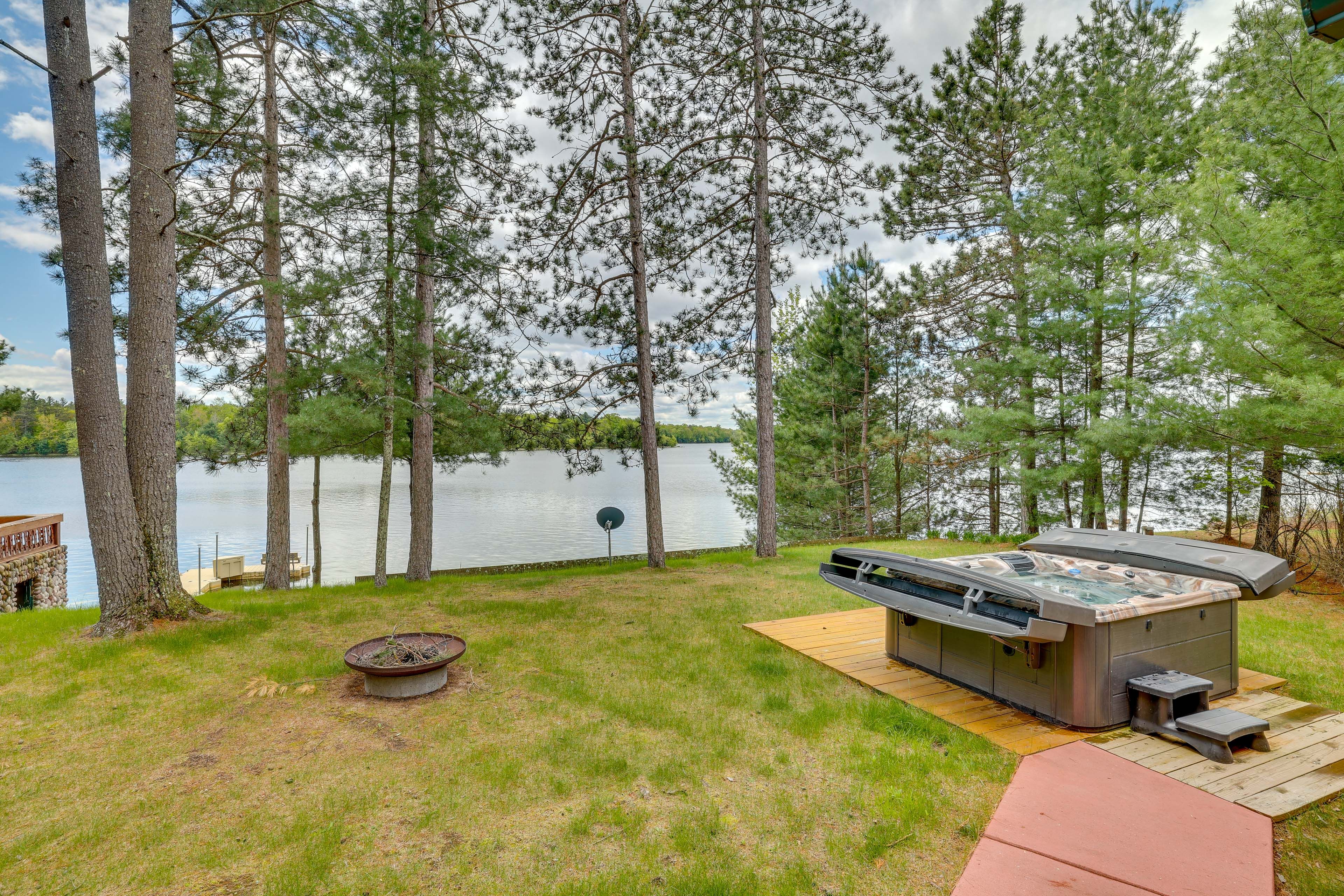 Private Hot Tub | Backyard | Fire Pit
