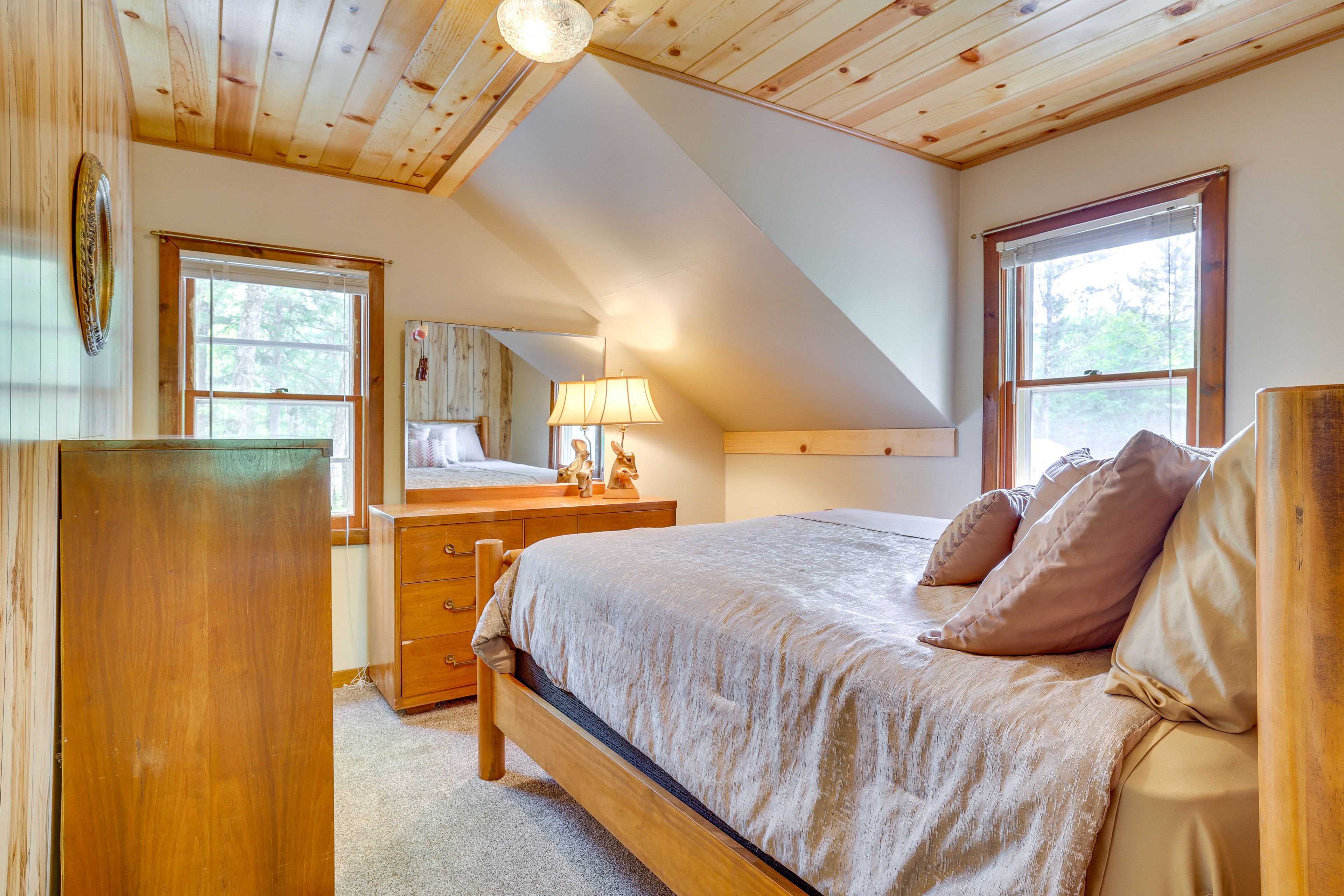 Bedroom 1 | Queen Bed | 2nd Floor