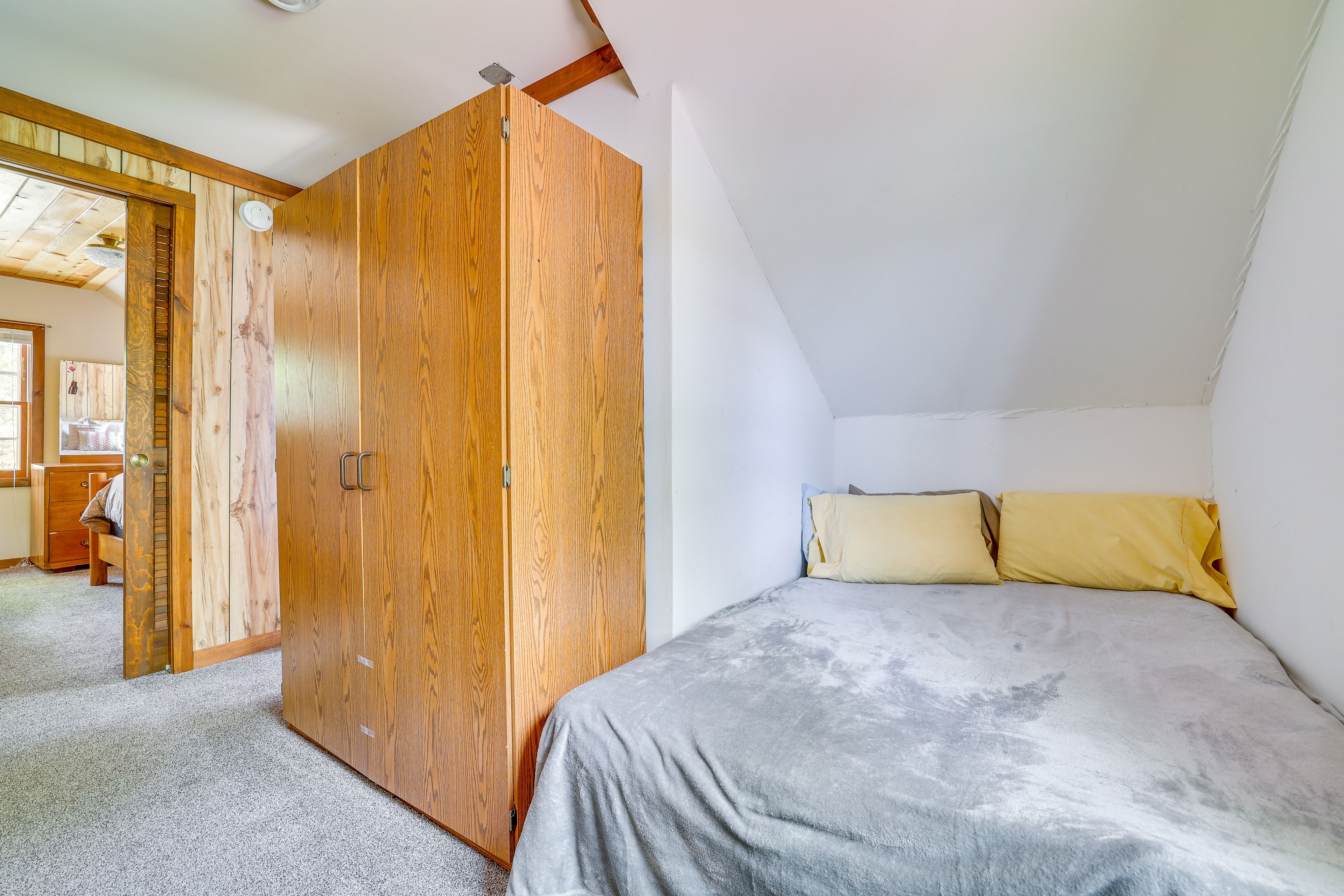 Sleeping Nook | Queen Bed | 2nd Floor