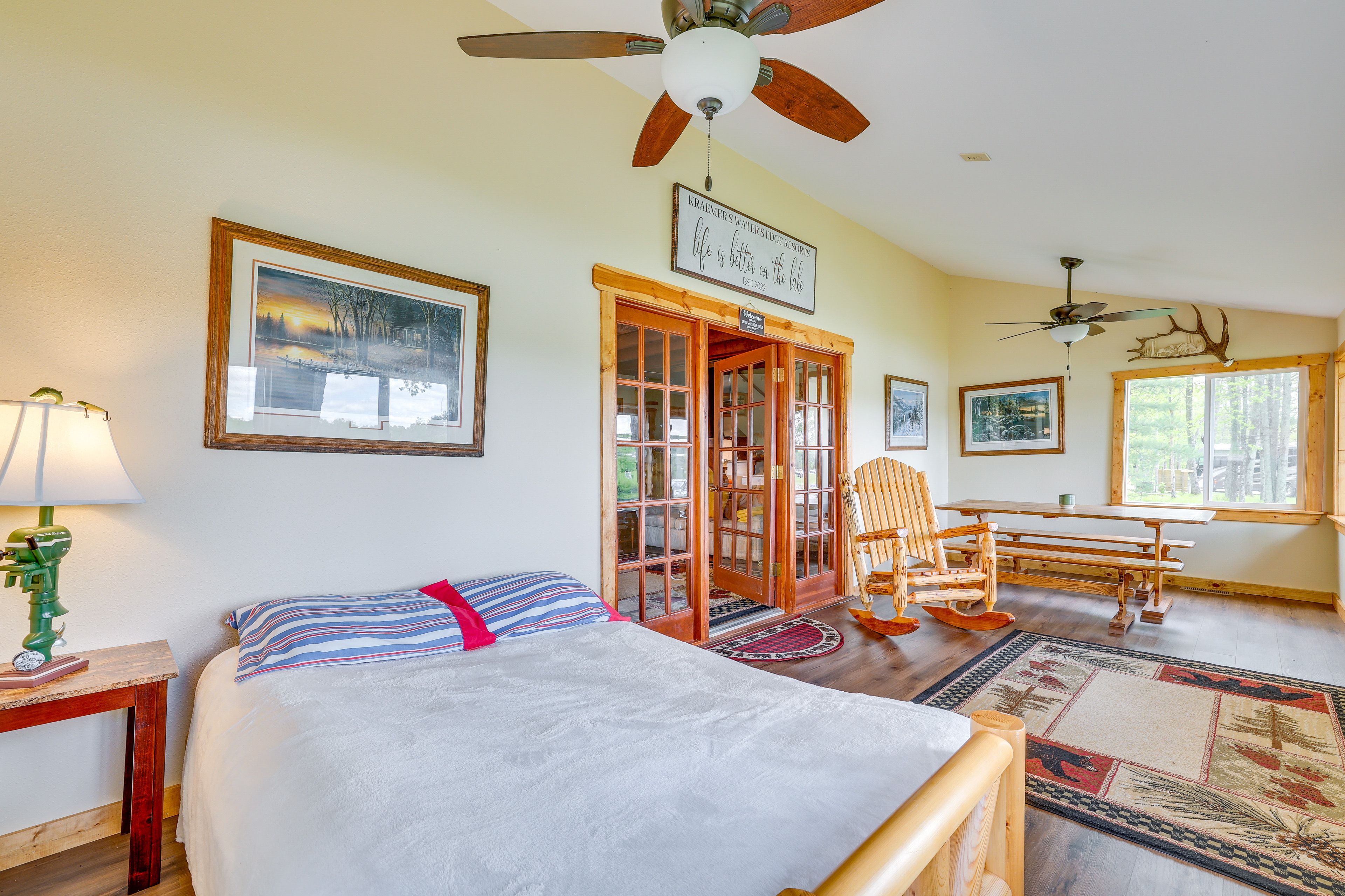 Sunroom | Queen Bed | 1st Floor